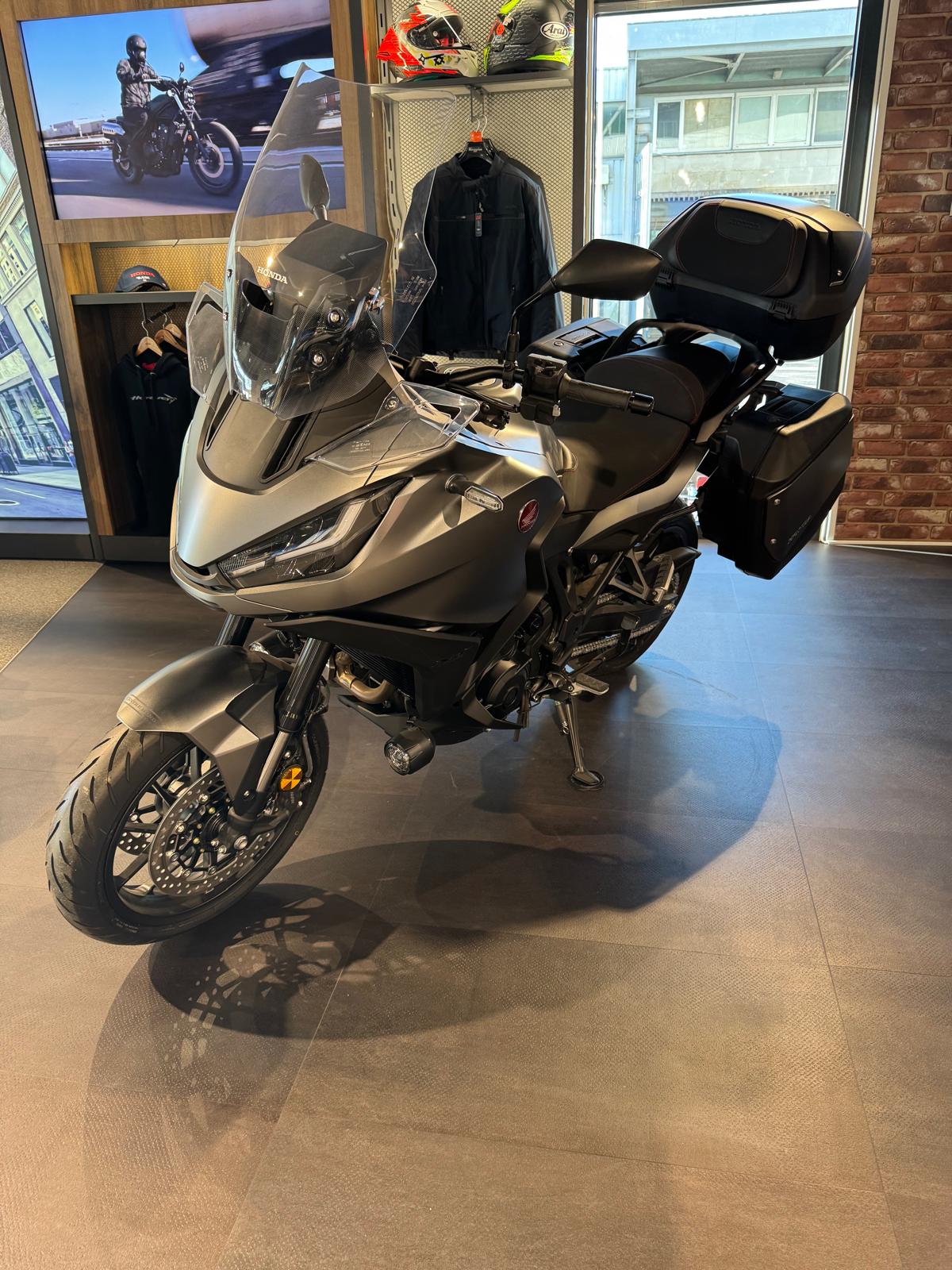 HONDA NT 1100 DCT-image-1
