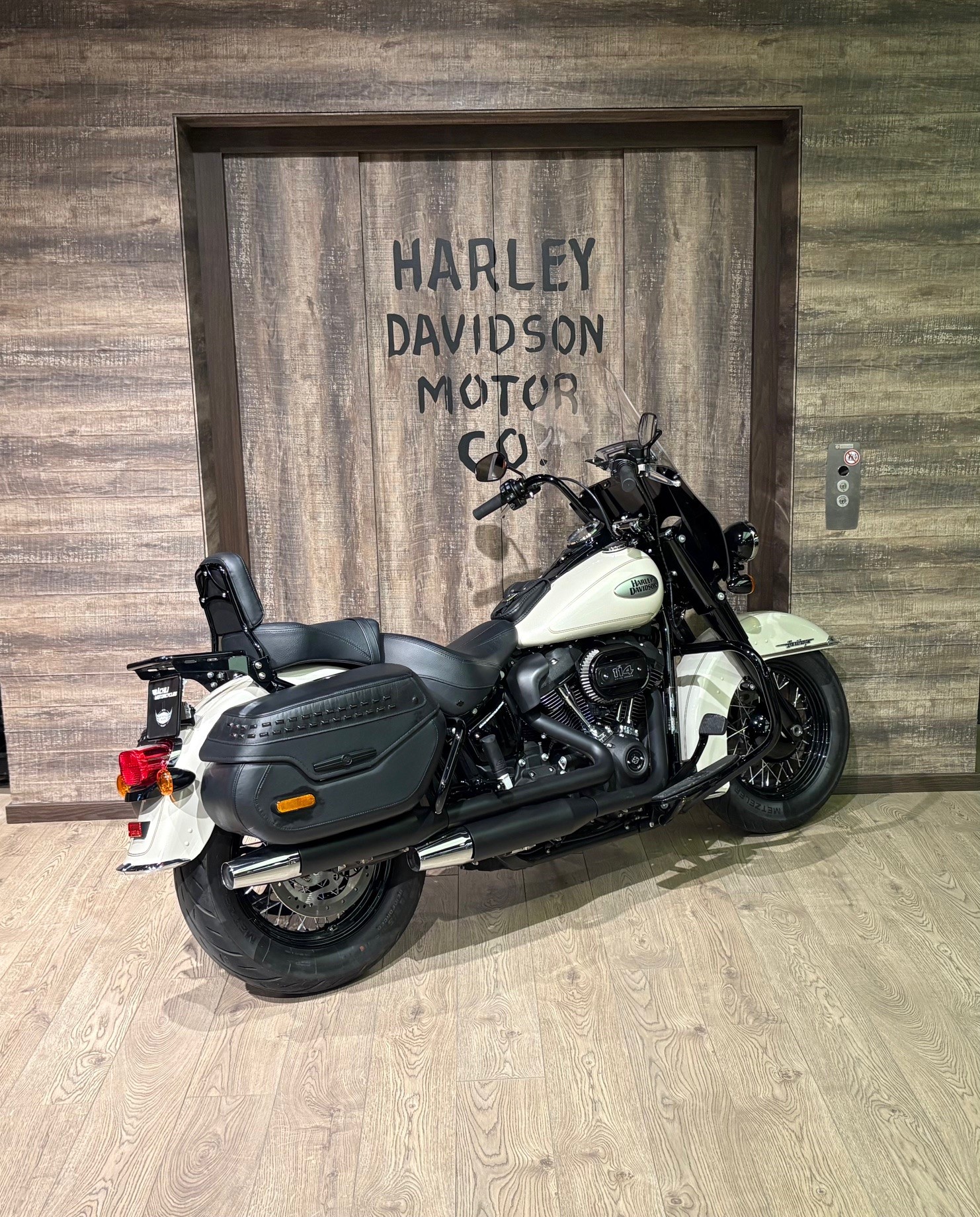 HARLEY-DAVIDSON FLHCS Heritage Classic 114-image-5