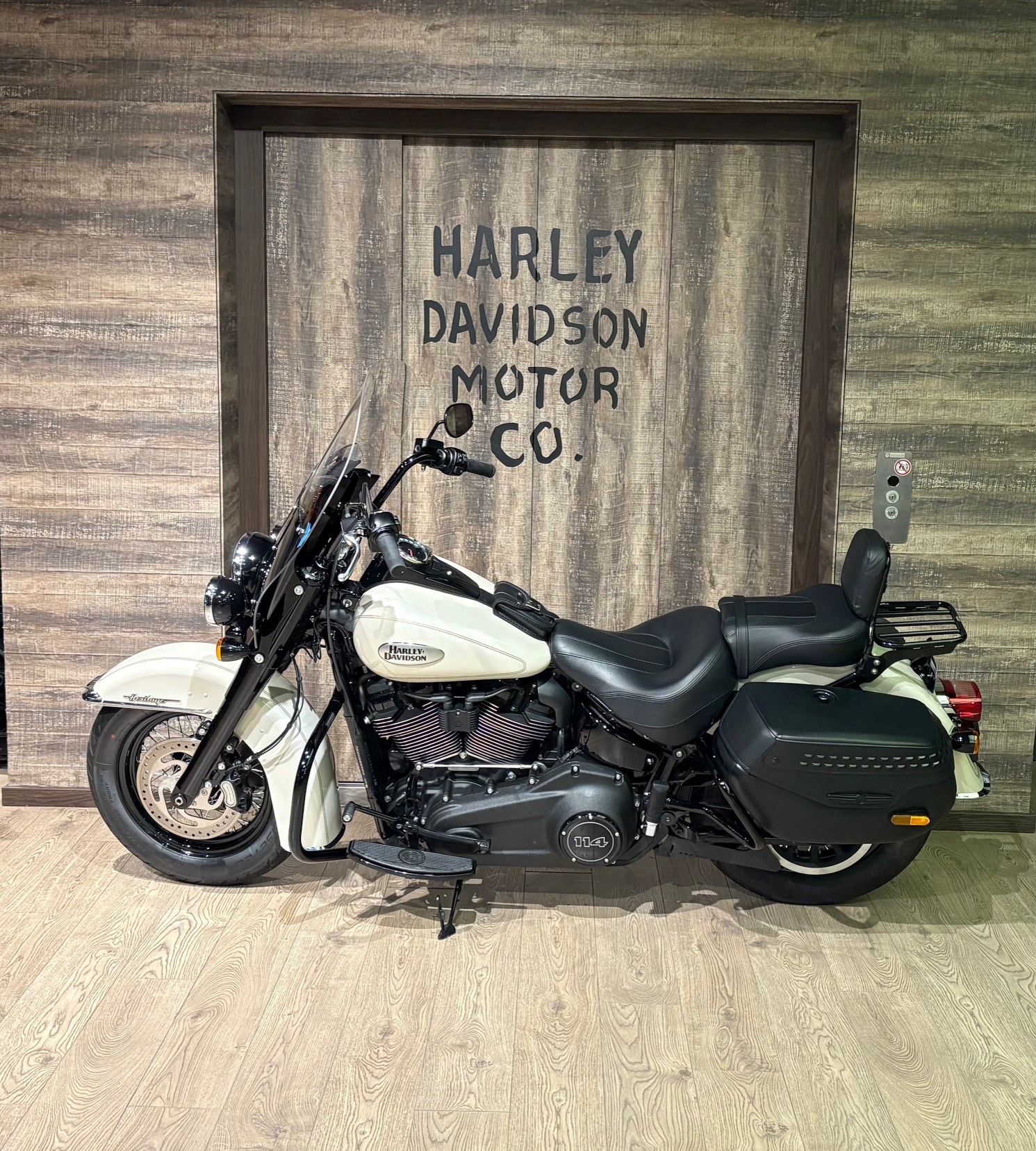 HARLEY-DAVIDSON FLHCS Heritage Classic 114-image-3