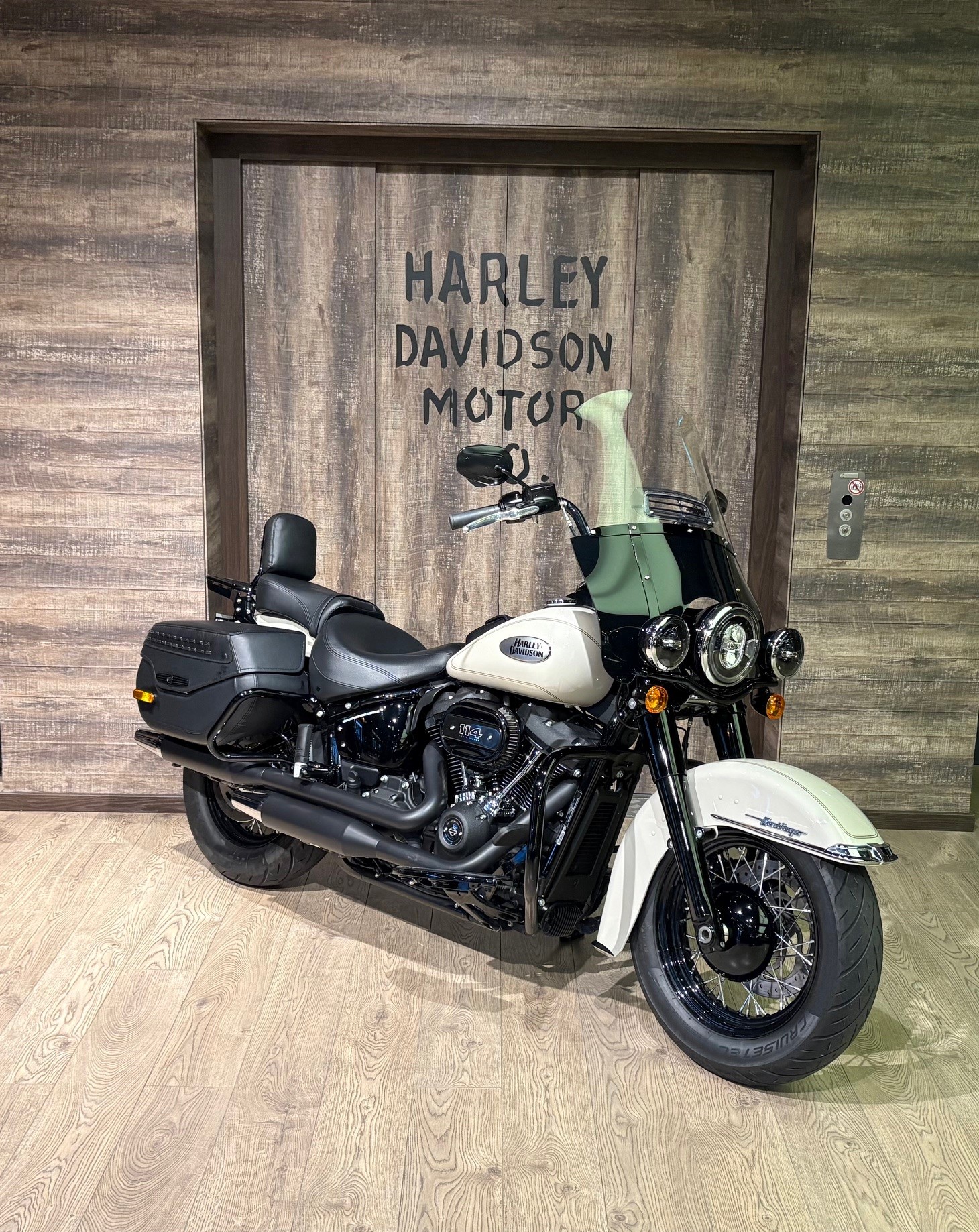 HARLEY-DAVIDSON FLHCS Heritage Classic 114-image-1