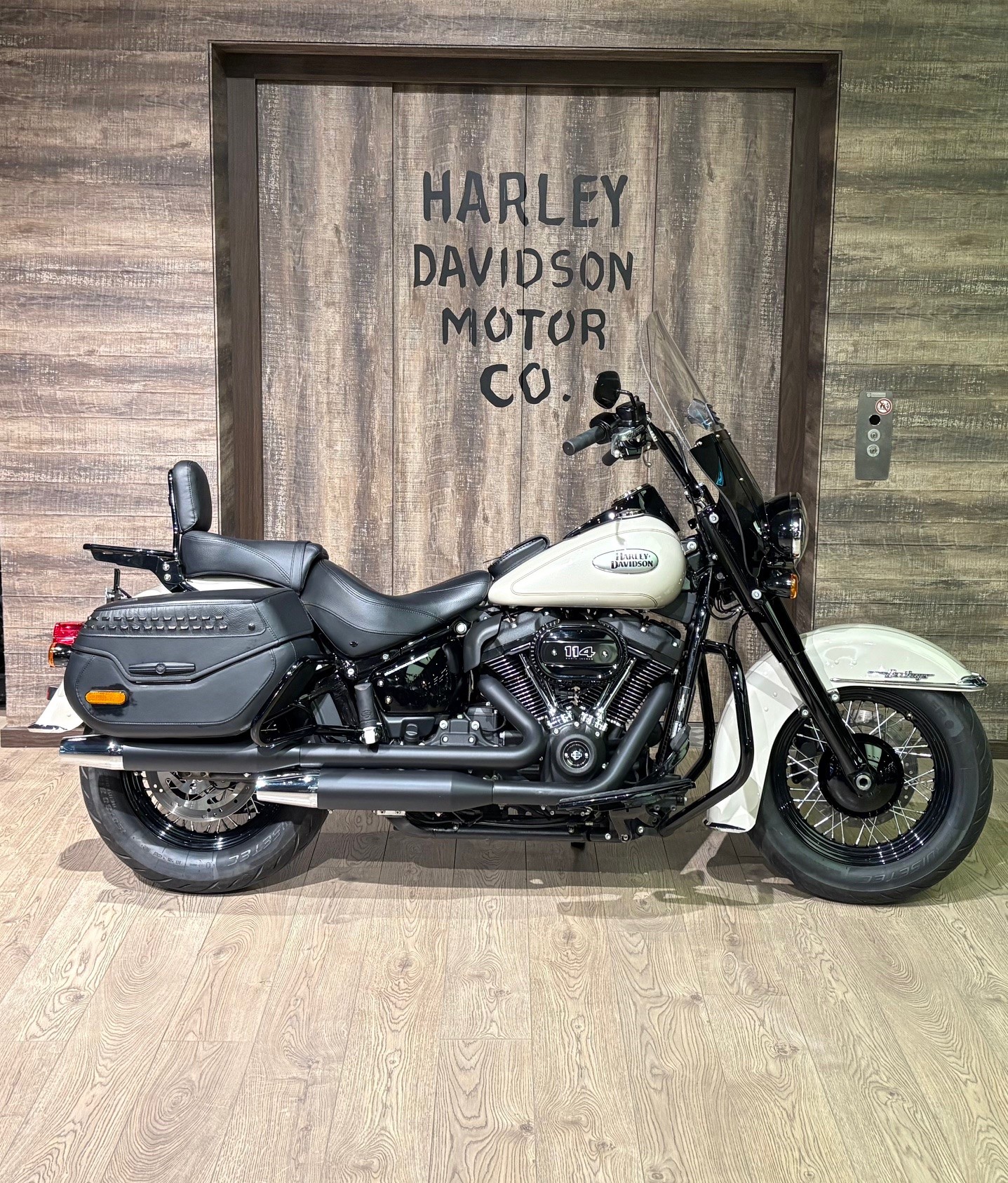 HARLEY-DAVIDSON FLHCS Heritage Classic 114-image-0