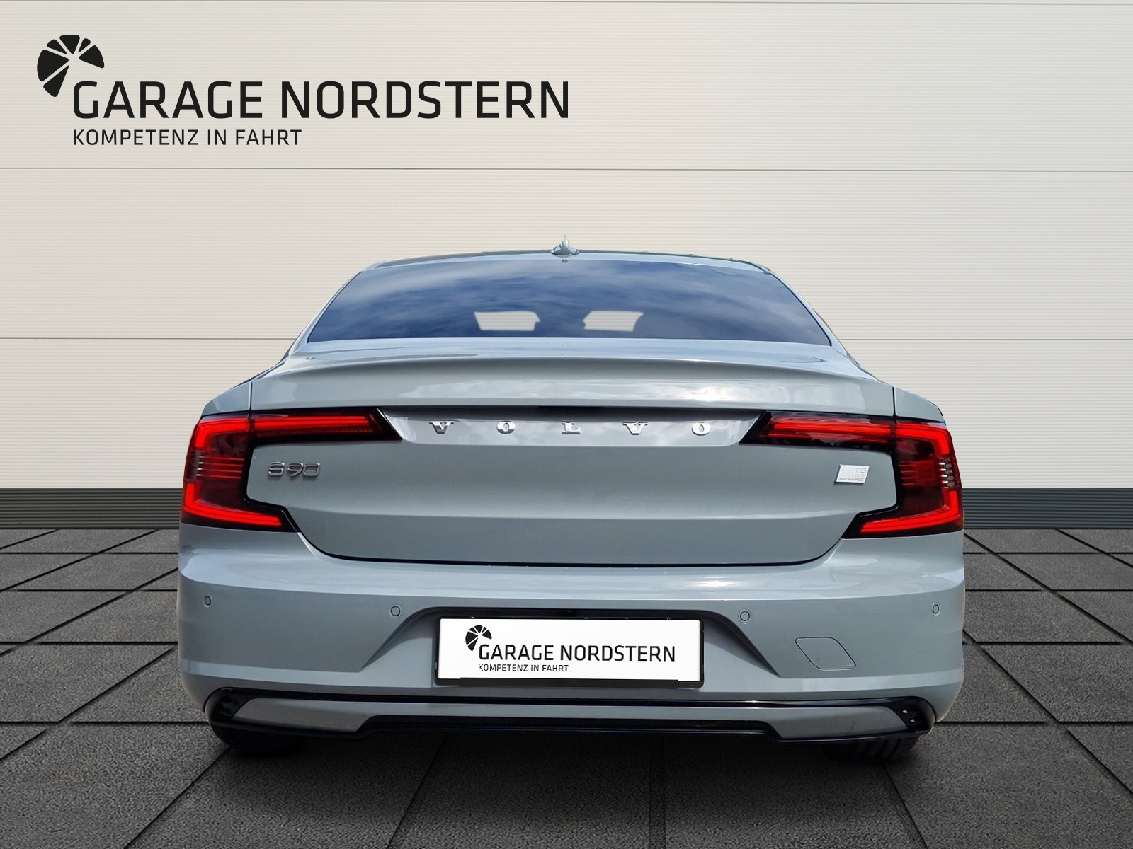 VOLVO S90 2.0 T8 TE Ultimate Dark eAWD-showroom-element-2