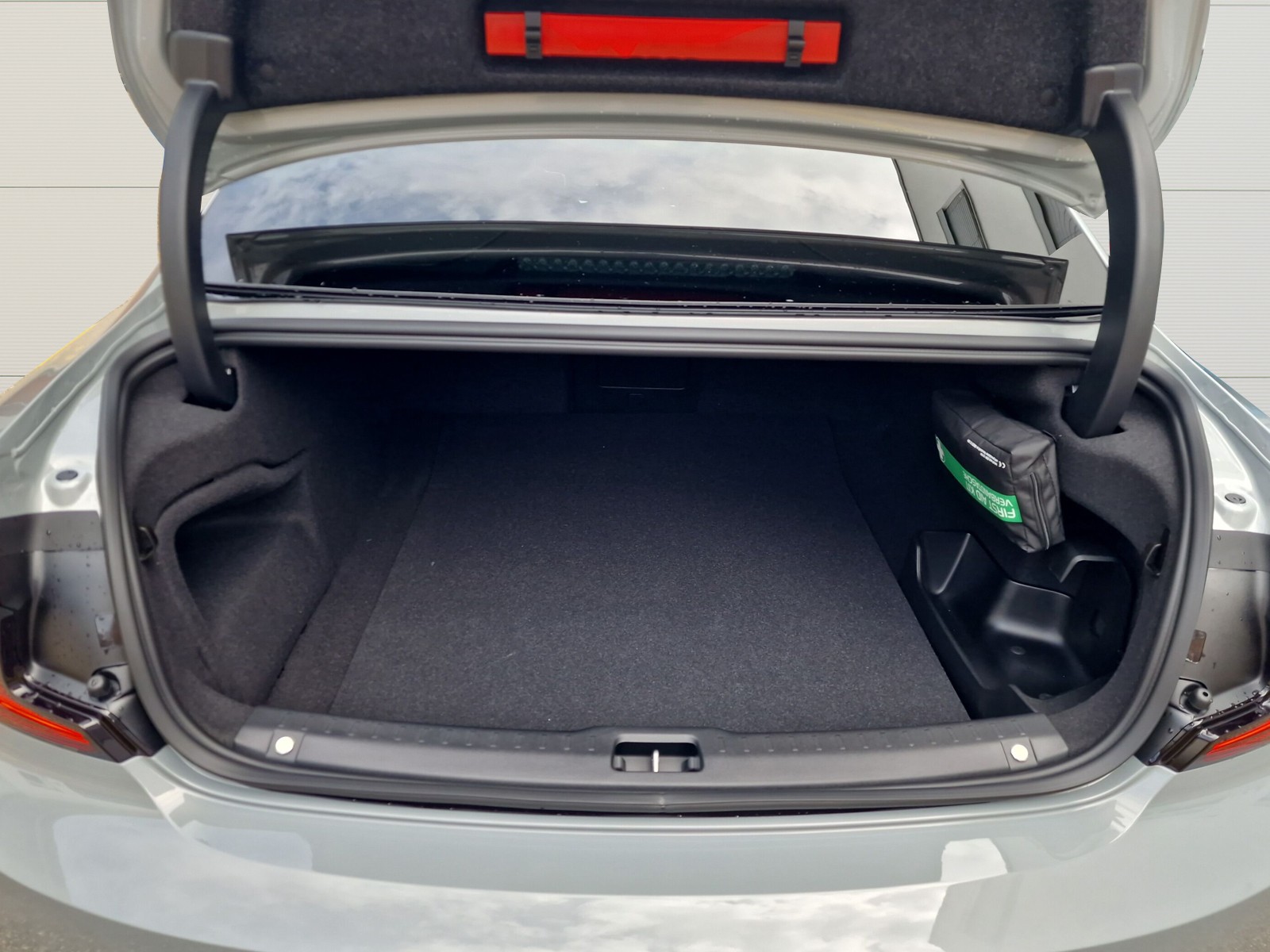 VOLVO S90 2.0 T8 TE Ultimate Dark eAWD-image-13