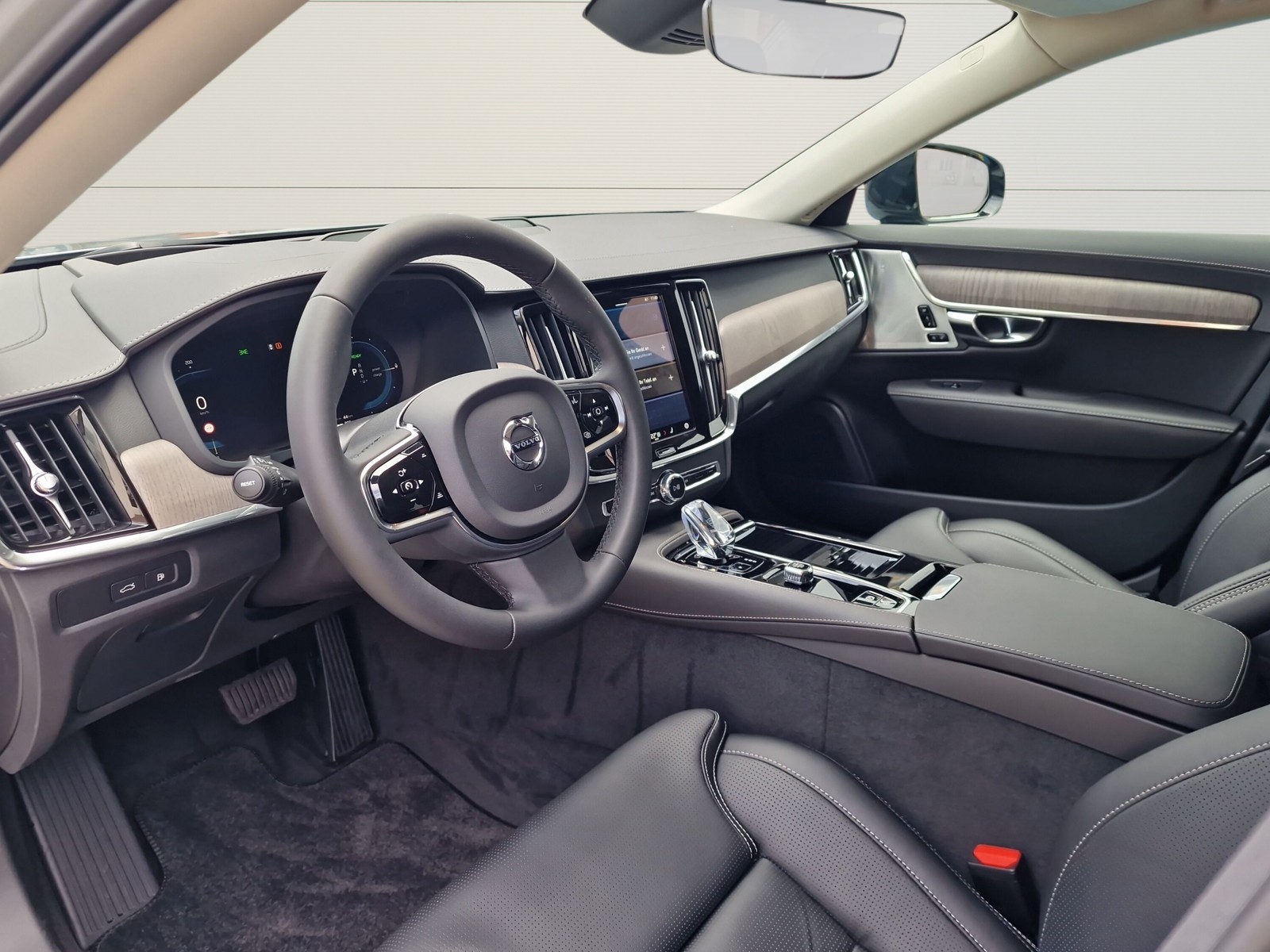 VOLVO S90 2.0 T8 TE Ultimate Dark eAWD-image-5