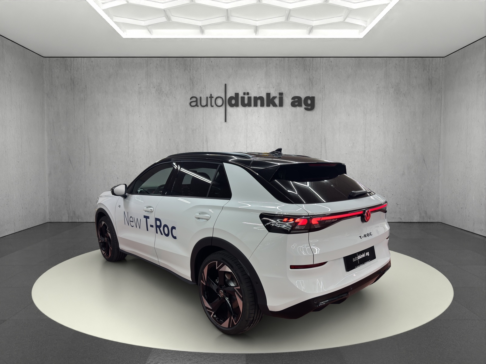 VW T-Roc 1.5 eTSI mHEV R-Line DSG-showroom-element-2