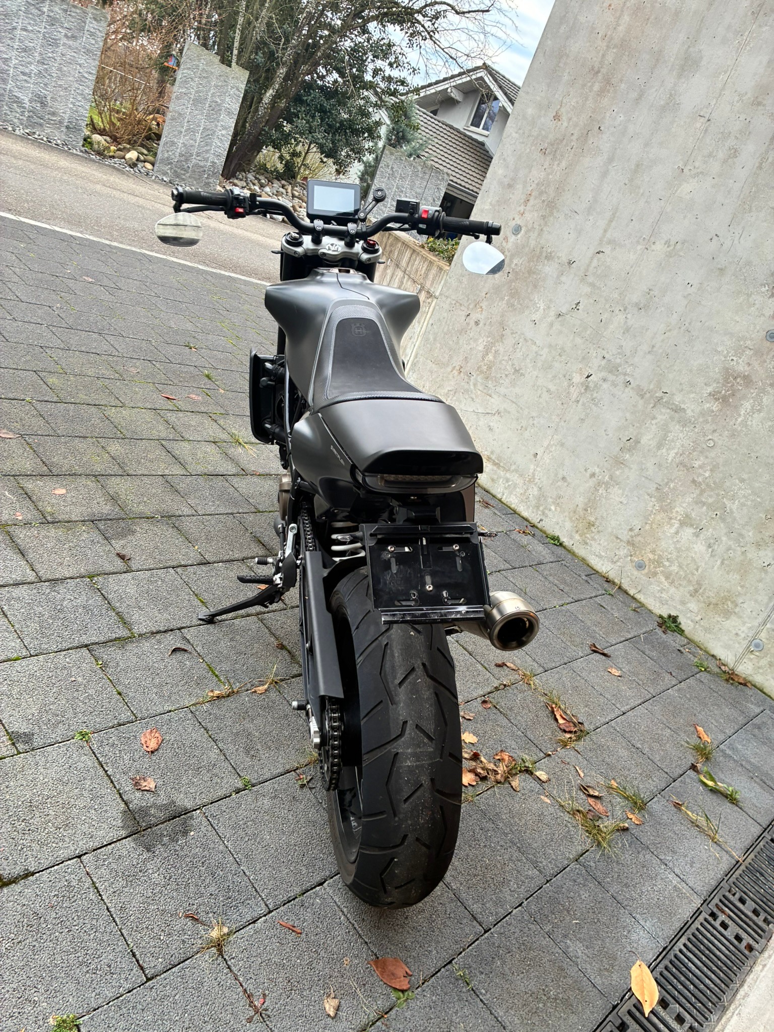 HUSQVARNA Svartpilen 701-image-4