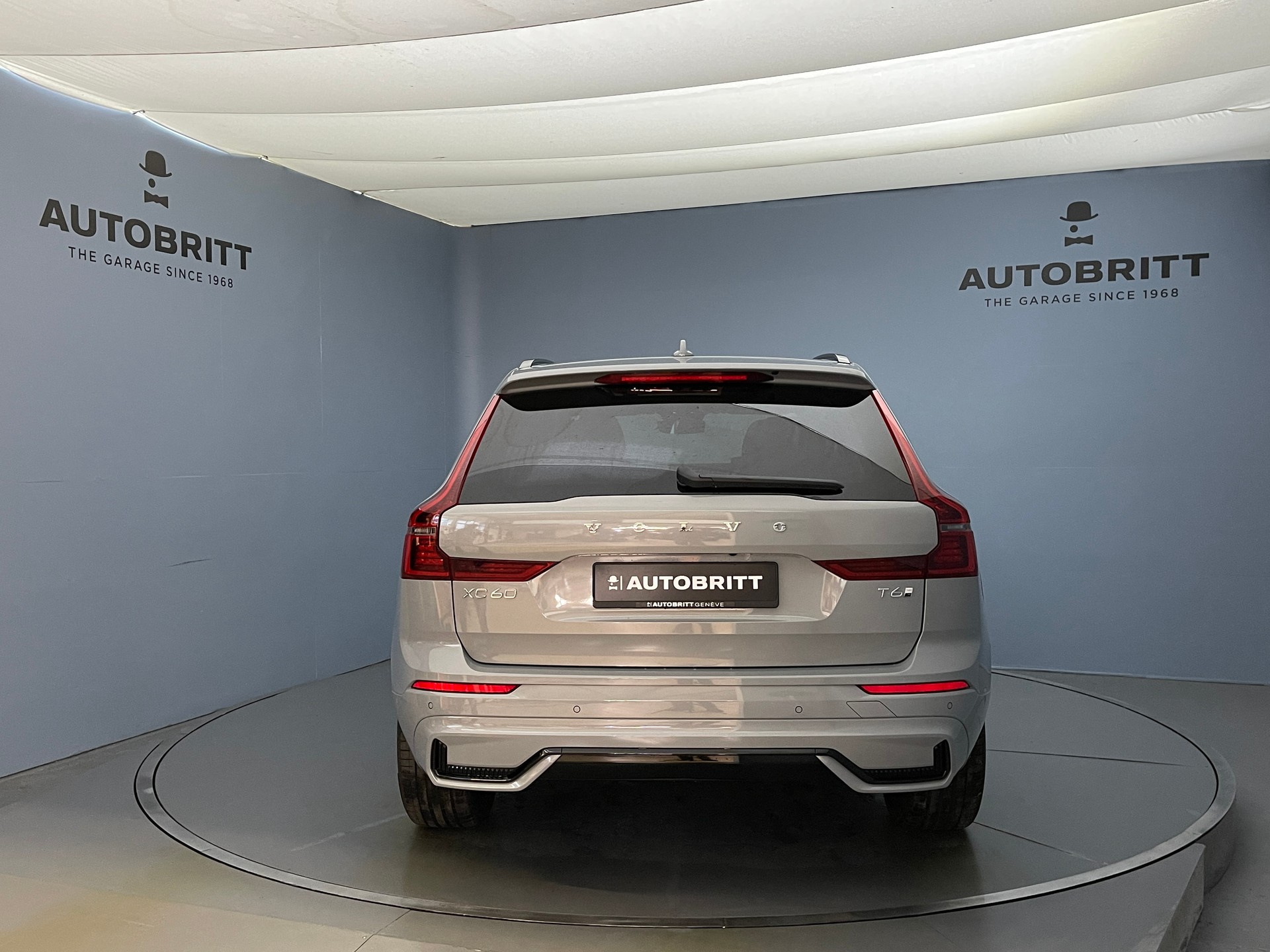 VOLVO XC60 2.0 T6 TE Ultra Dark eAWD-image-4