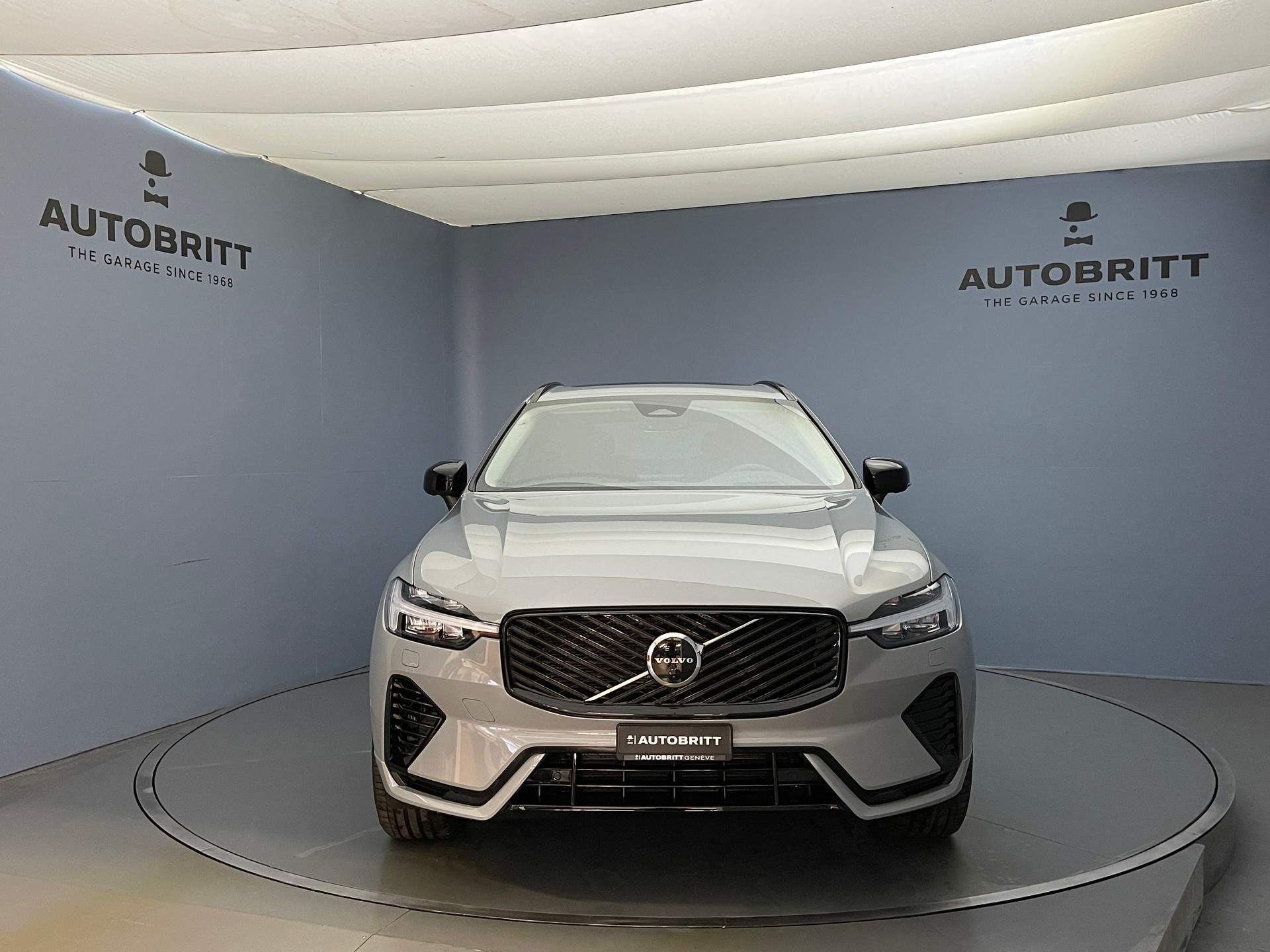 VOLVO XC60 2.0 T6 TE Ultra Dark eAWD-showroom-element-1