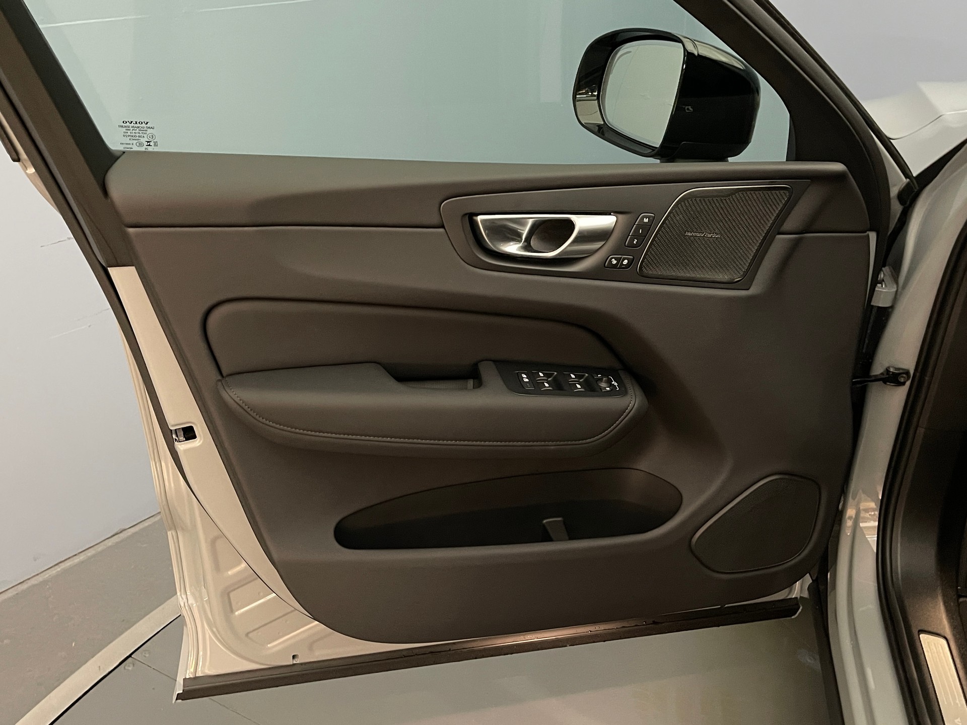 VOLVO XC60 2.0 T6 TE Ultra Dark eAWD-image-7