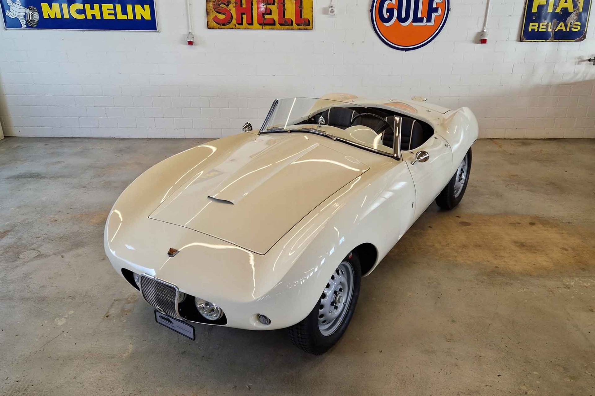 BRISTOL Arnolt-Bristol DeLuxe Competition Roadster-image-8