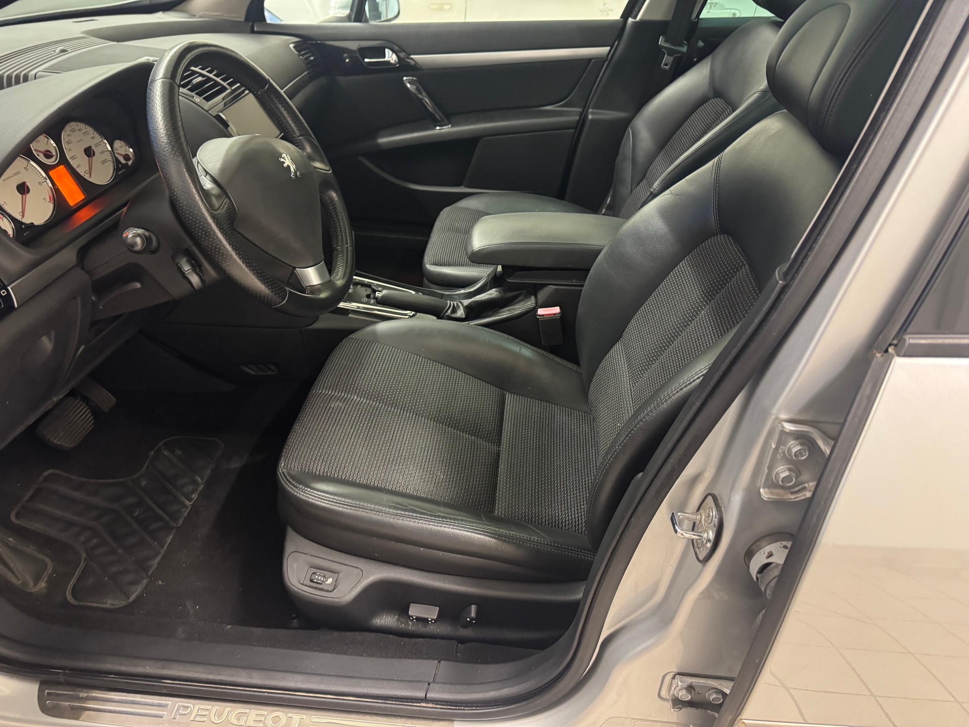 PEUGEOT 407 SW 3.0 SV Platinium Edition Automatic-image-12
