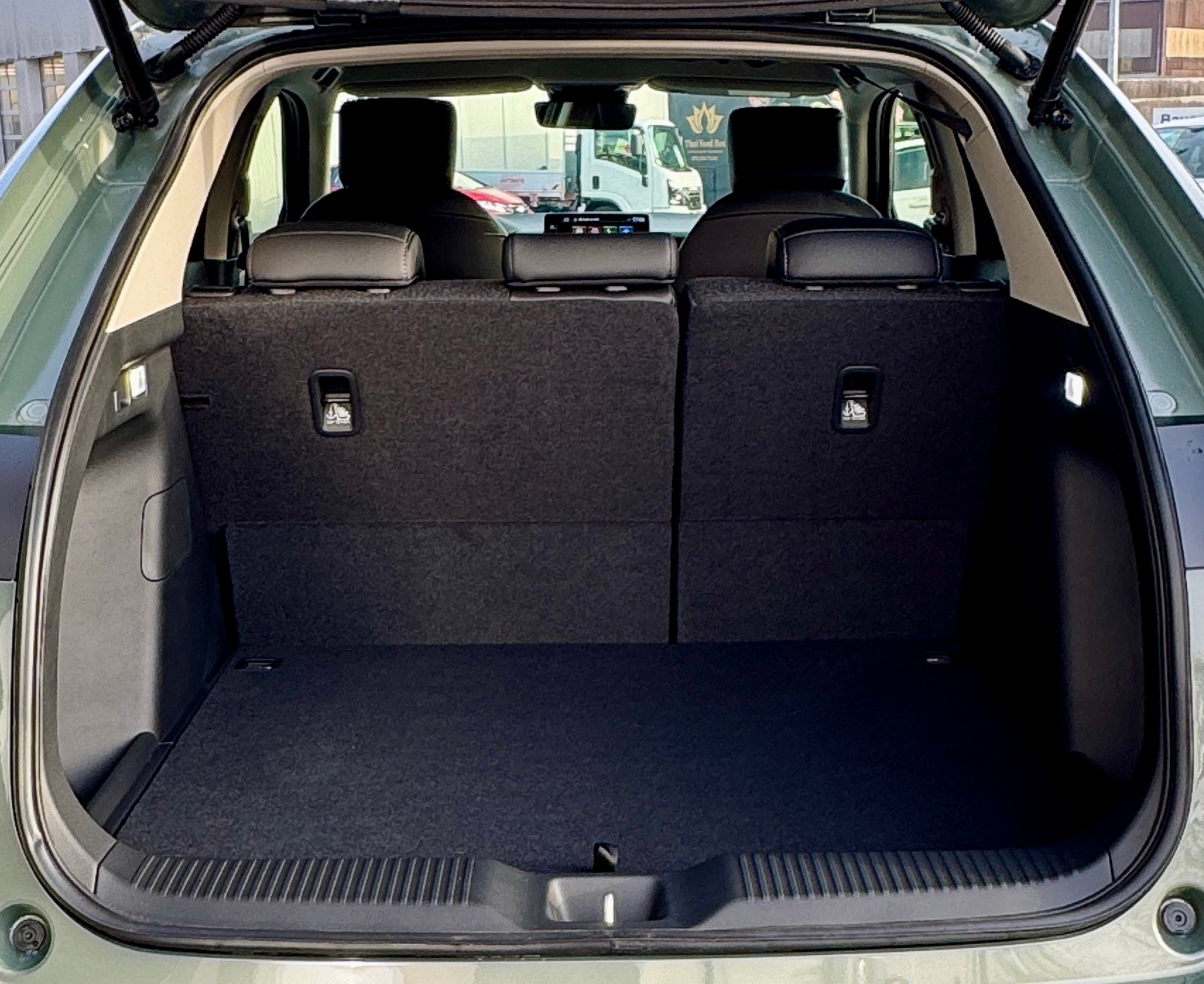 HONDA HR-V e:HEV 1.5l Advance Urban Grau, Sunlight White vorrätig 1.9% Leasing Aktion unschlagbar mit 8 Jahren Garantie-image-6