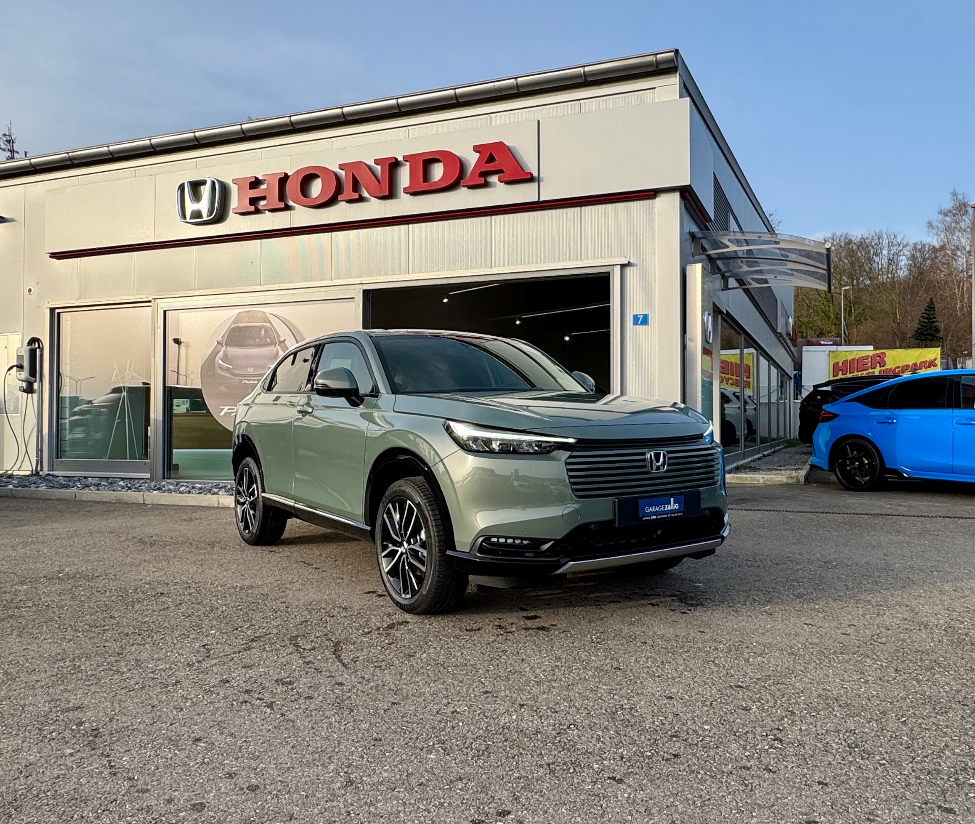 HONDA HR-V e:HEV 1.5l Advance Urban Grau, Sunlight White vorrätig 1.9% Leasing Aktion unschlagbar mit 8 Jahren Garantie
