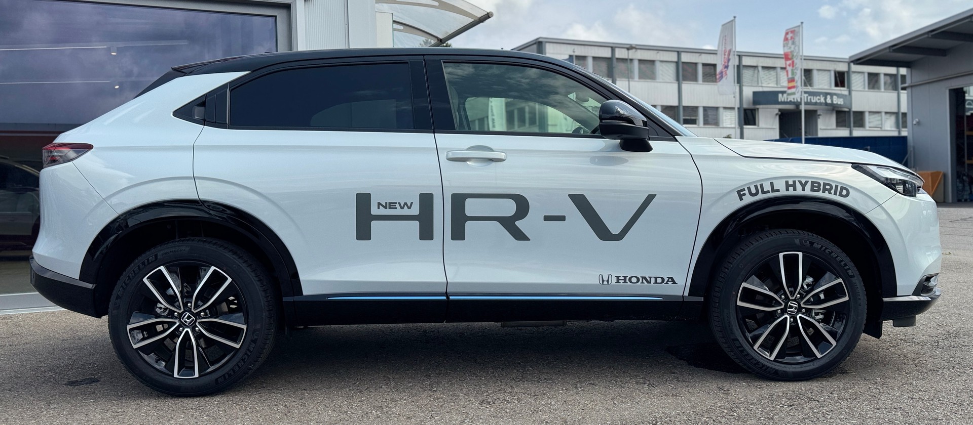 HONDA HR-V e:HEV 1.5l Advance 1.9% Leasing Aktion unschlagbar mit 8 Jahren Garantie-showroom-element-3