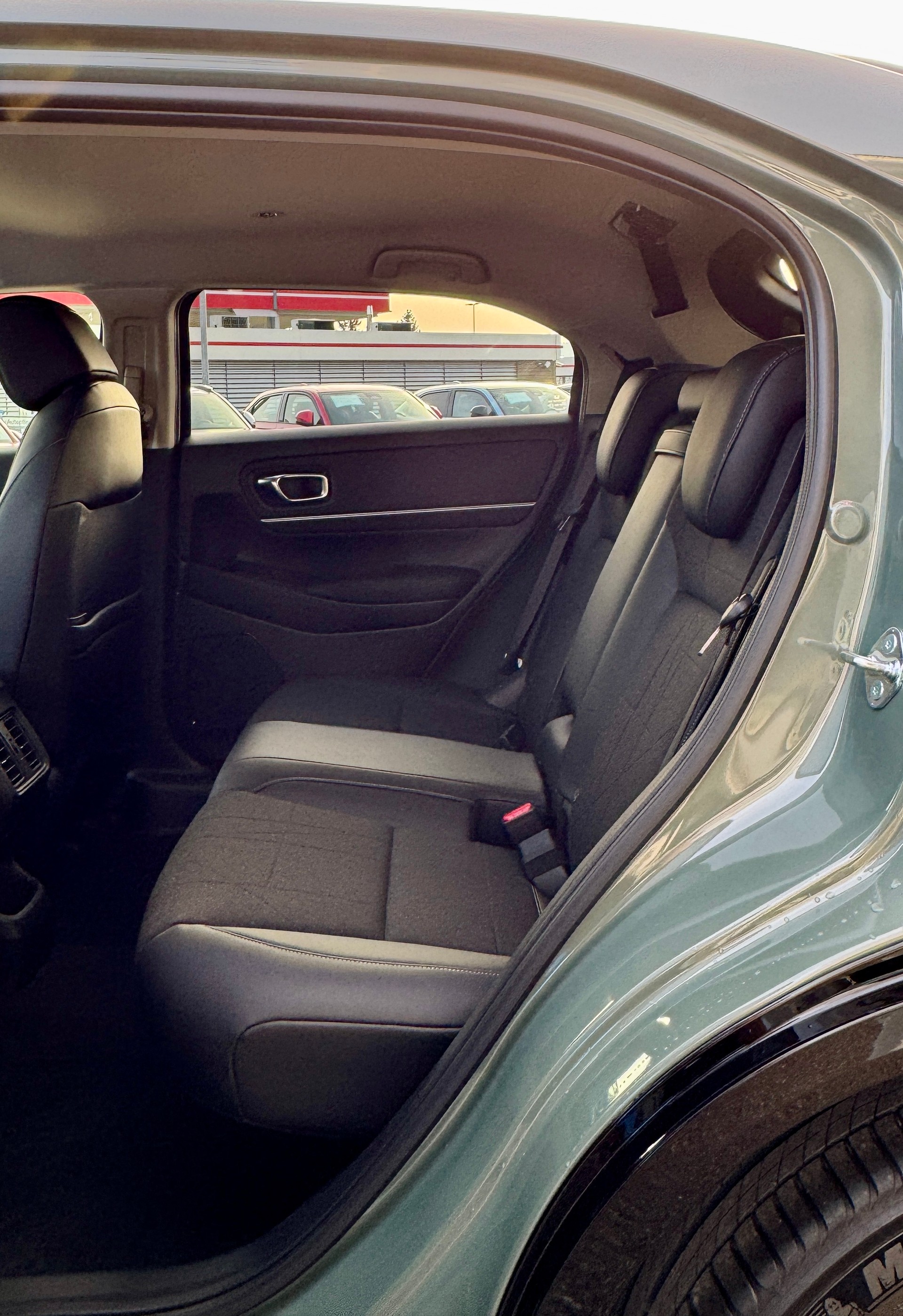 HONDA HR-V e:HEV 1.5l Advance Urban Grau, Sunlight White vorrätig 1.9% Leasing Aktion unschlagbar mit 8 Jahren Garantie-image-18
