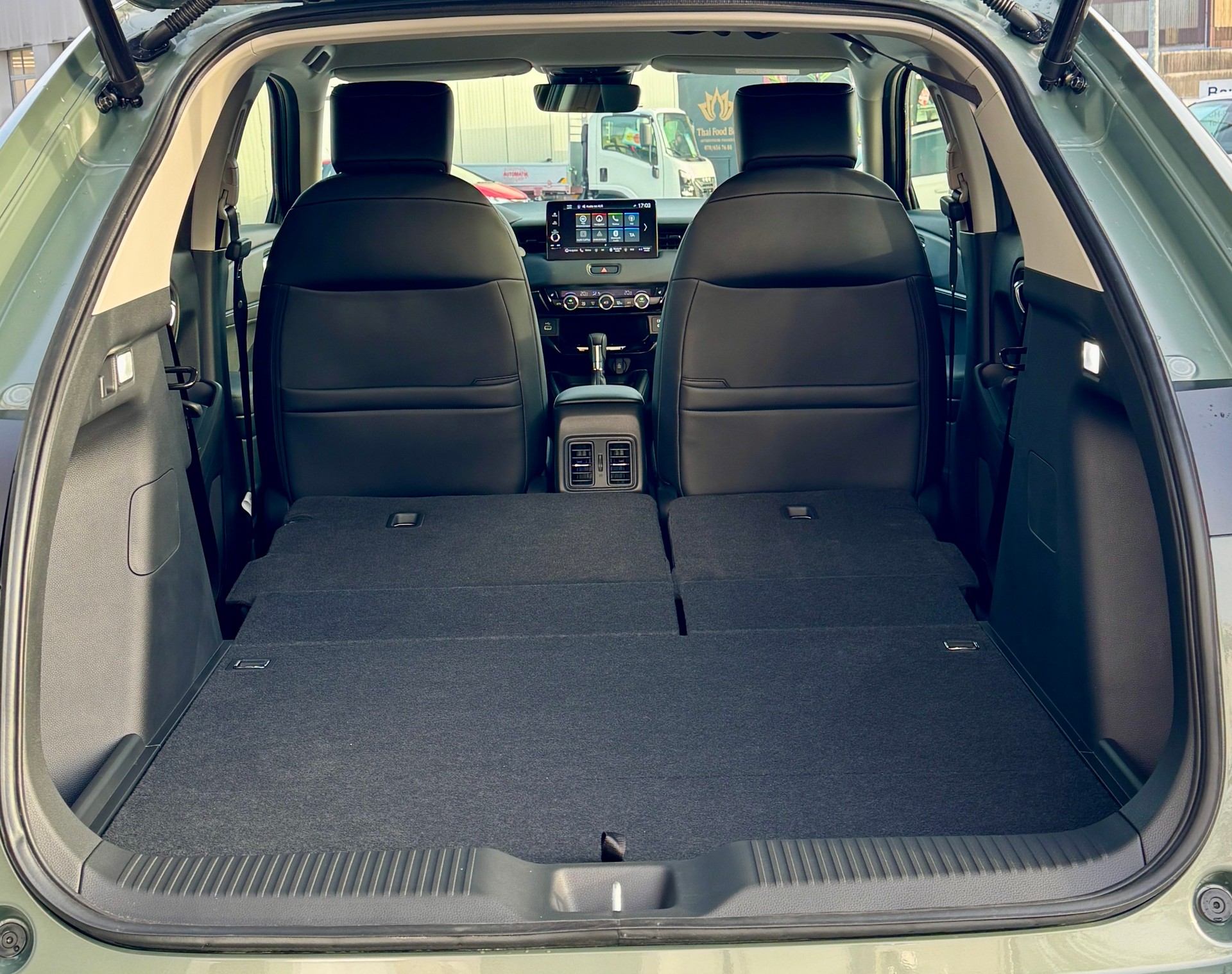 HONDA HR-V e:HEV 1.5l Advance Urban Grau, Sunlight White vorrätig 1.9% Leasing Aktion unschlagbar mit 8 Jahren Garantie-image-7