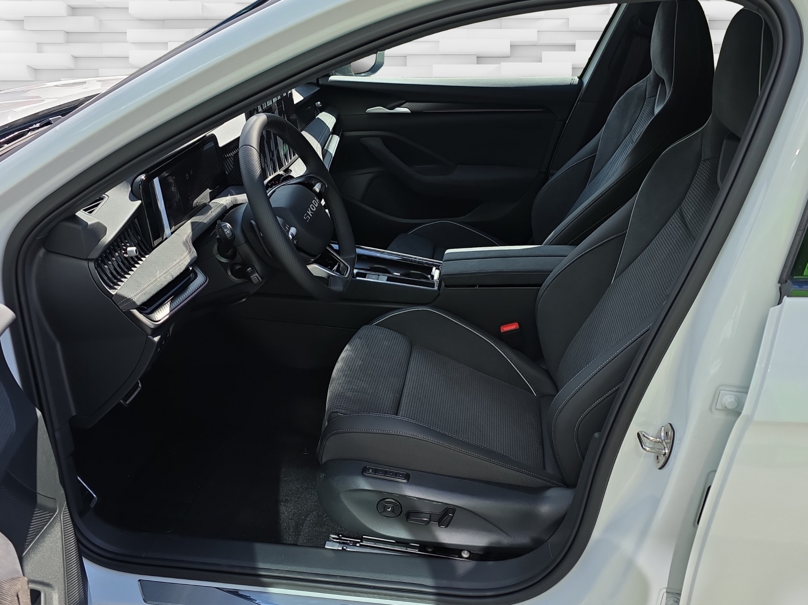 SKODA Superb Combi 2.0 TSI Sportline 4x4 DSG-image-4