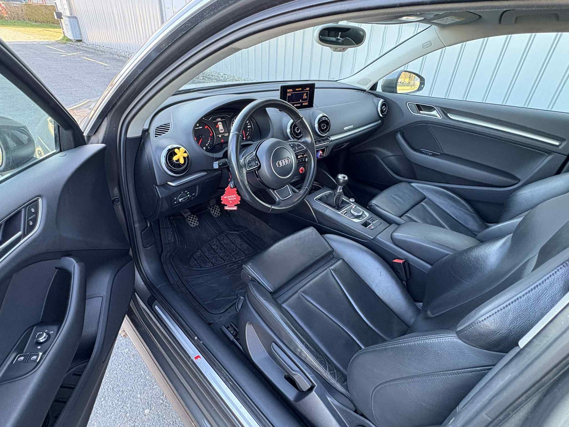 AUDI A3 2.0 TDI Ambition quattro-image-4