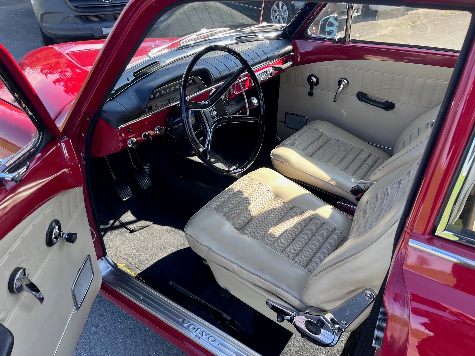 VOLVO 121-image-4