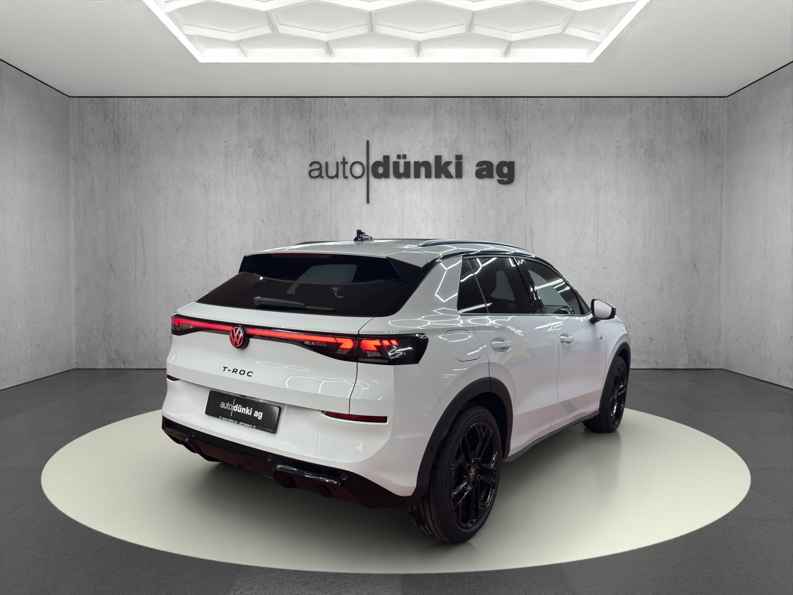 VW T-Roc 1.5 eTSI mHEV R-Line DSG-showroom-element-3