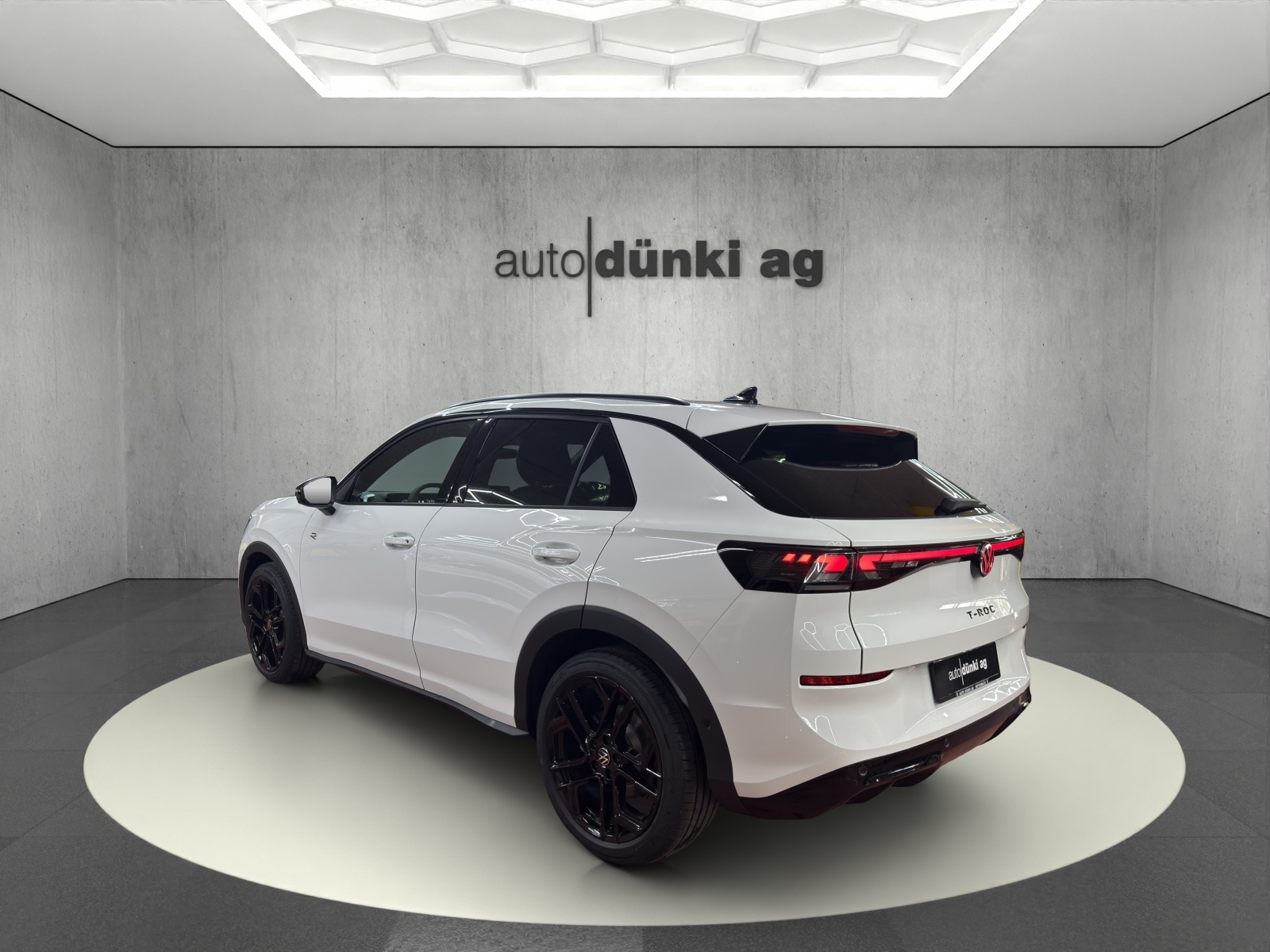 VW T-Roc 1.5 eTSI mHEV R-Line DSG-showroom-element-2