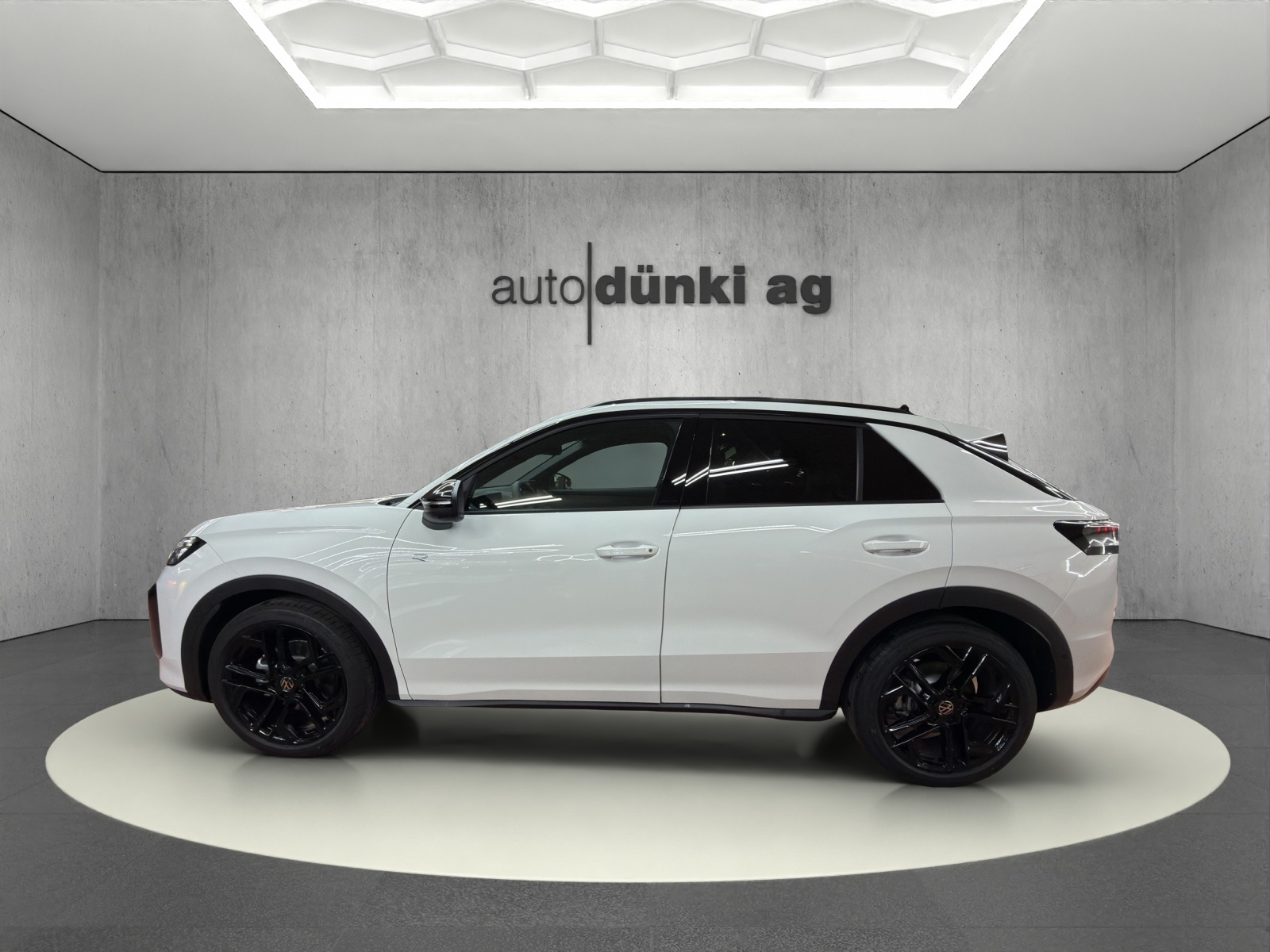 VW T-Roc 1.5 eTSI mHEV R-Line DSG-showroom-element-1