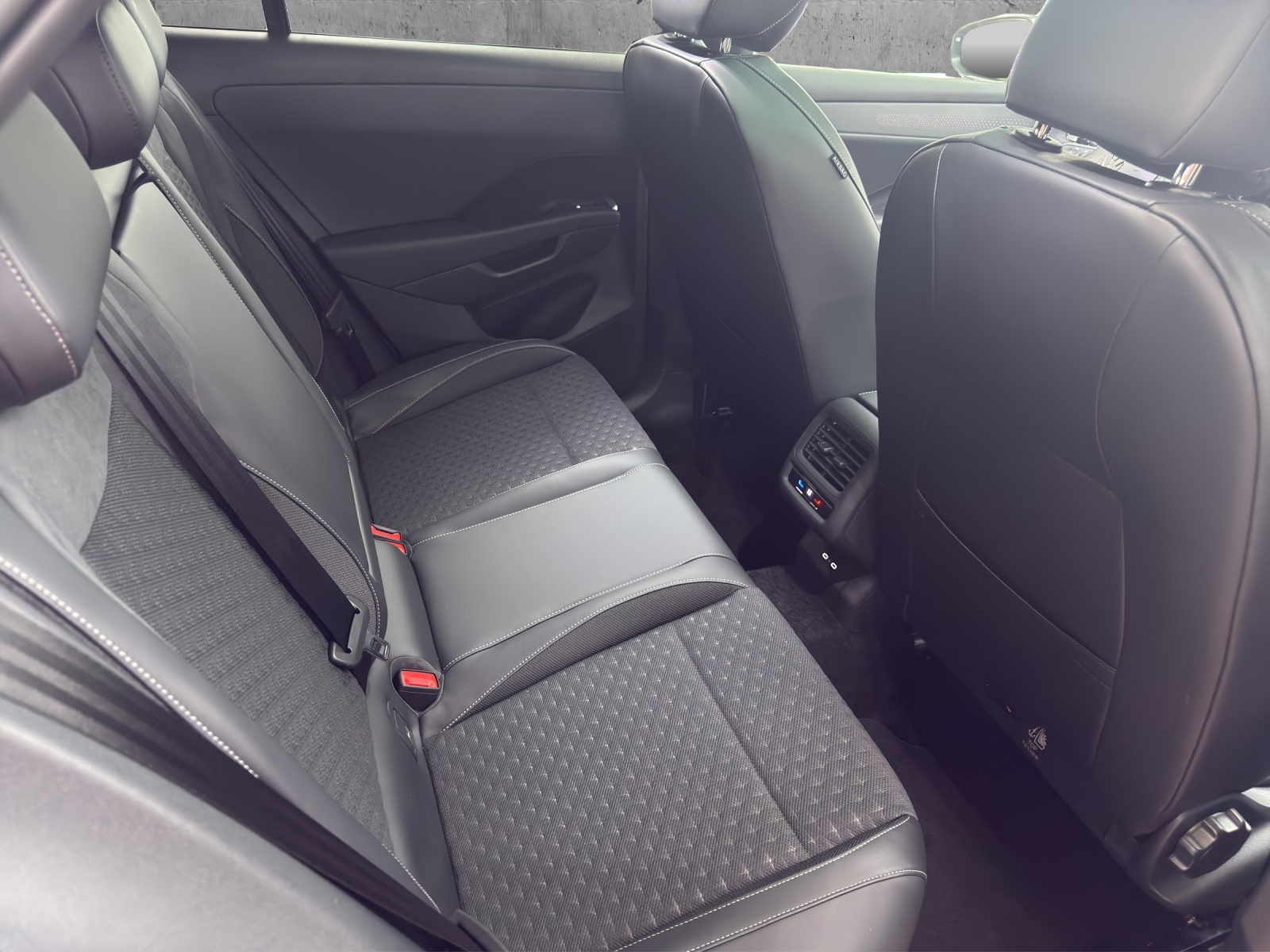 VW T-Roc 1.5 eTSI mHEV R-Line DSG-image-12