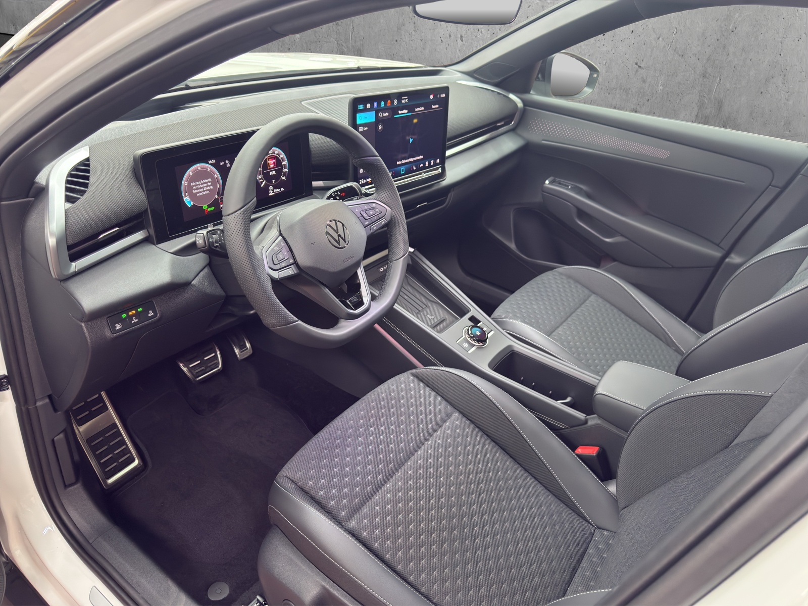 VW T-Roc 1.5 eTSI mHEV R-Line DSG-image-6