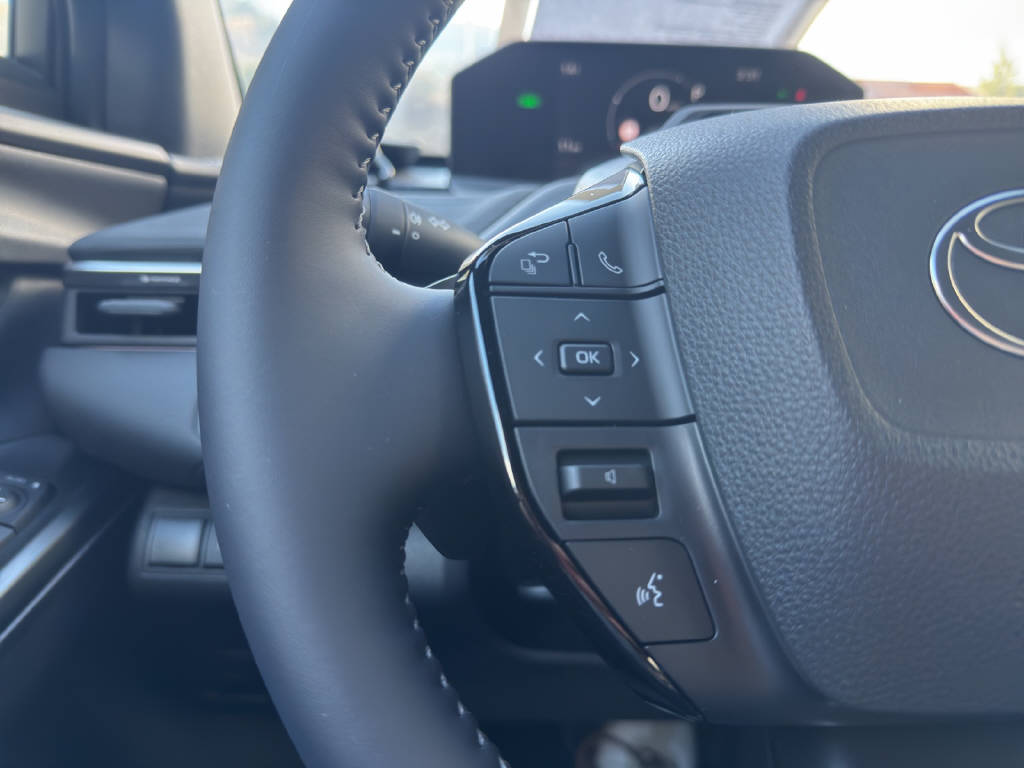 TOYOTA C-HR+ Premium AWD-image-5