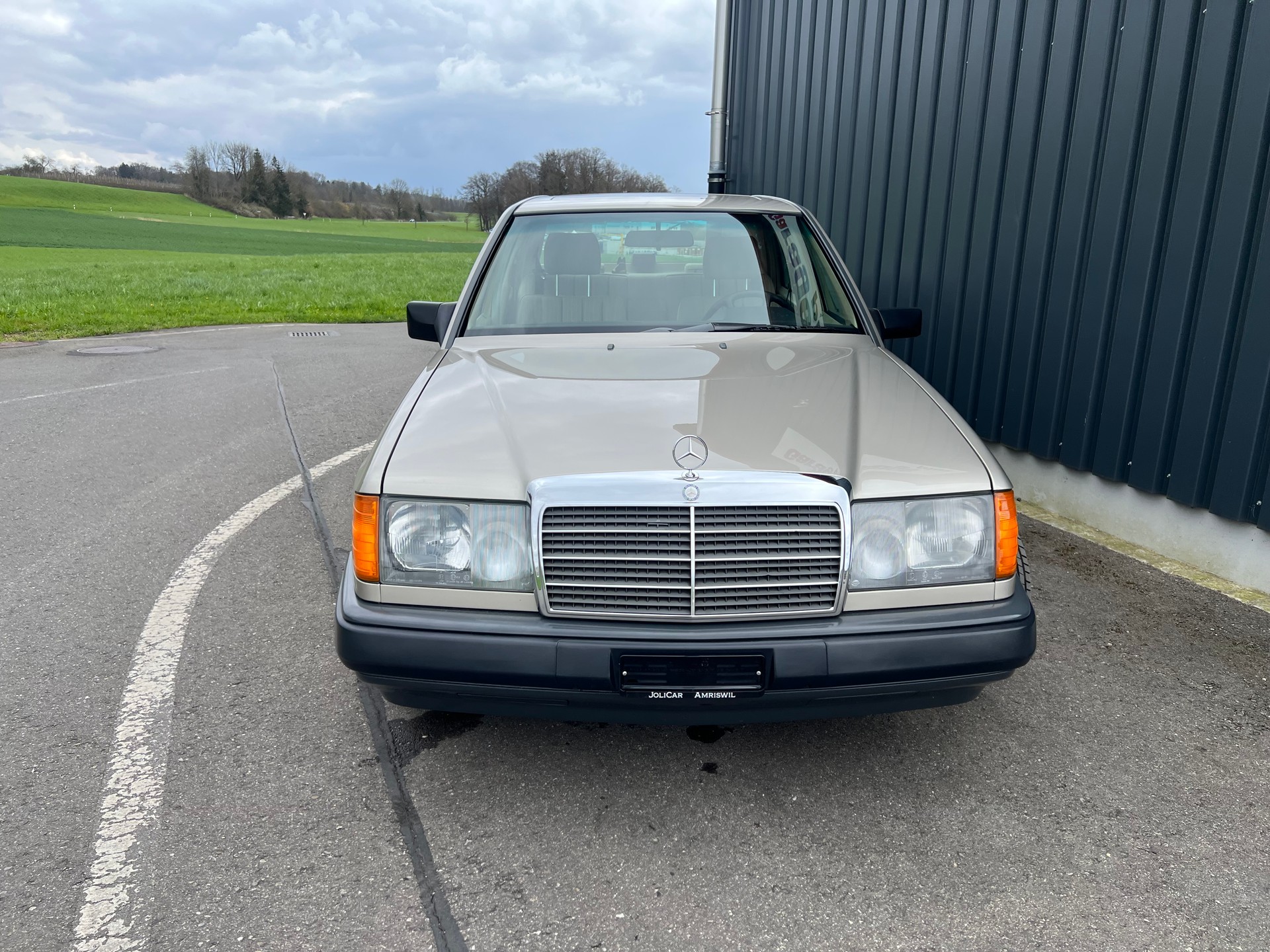 MERCEDES-BENZ 260 E-image-1