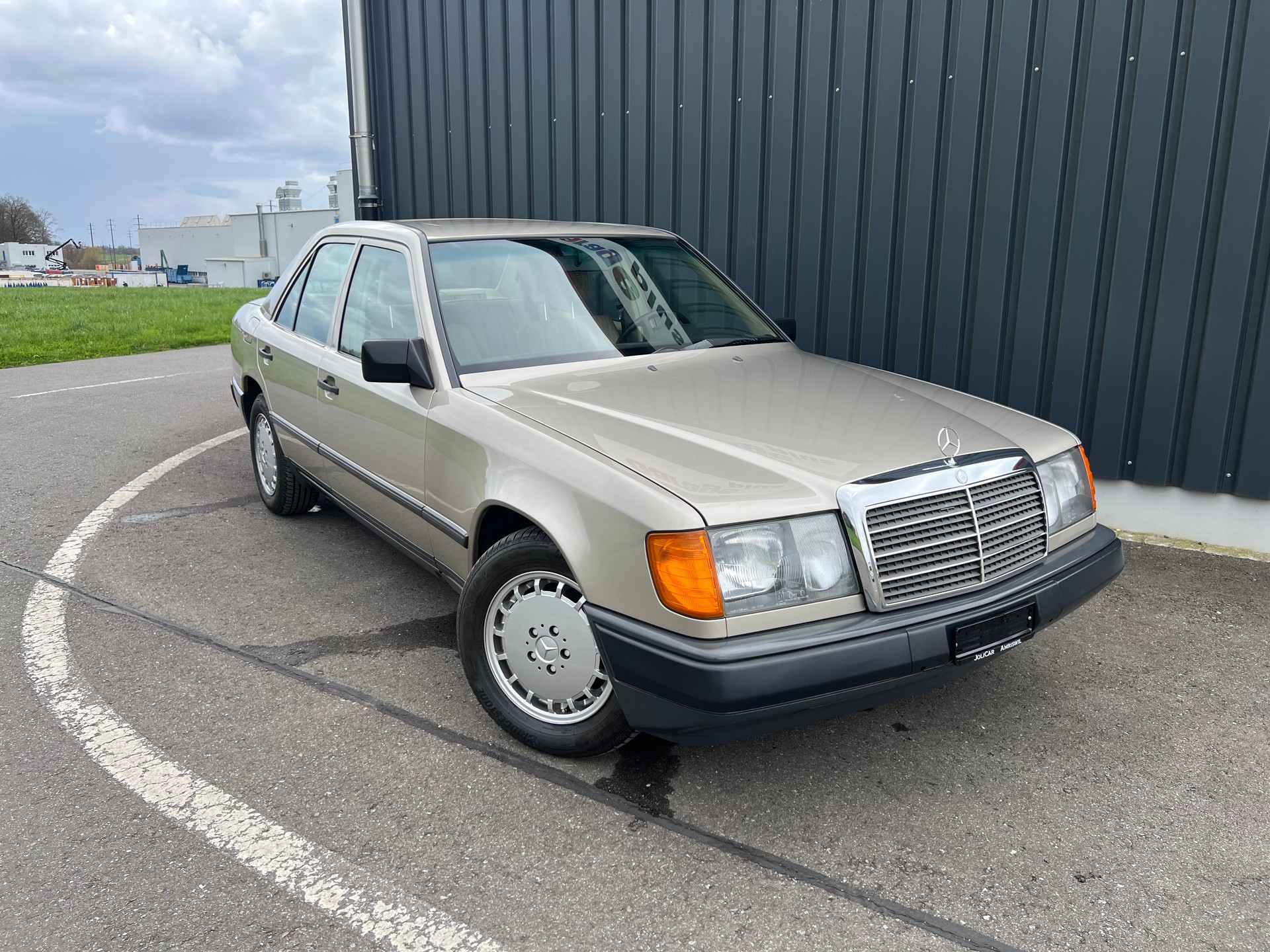 MERCEDES-BENZ 260 E-image-2