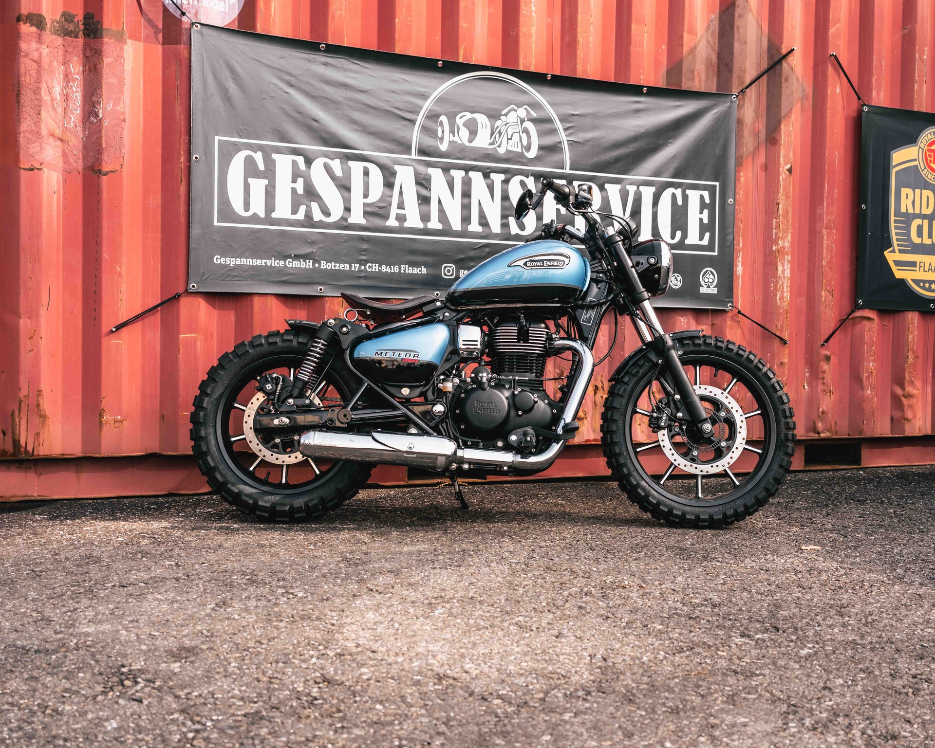 ROYAL ENFIELD Meteor Supernova
