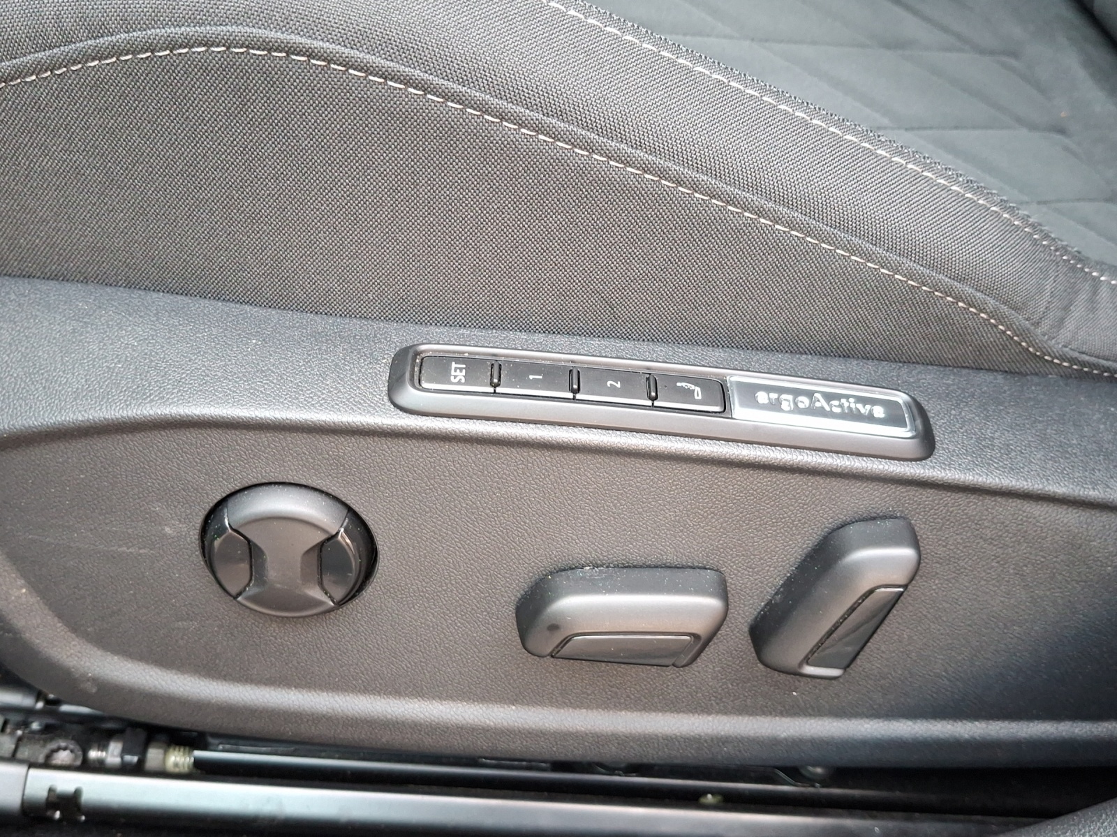 VW Golf 2.0 TSI Style DSG 4 Motion-image-13