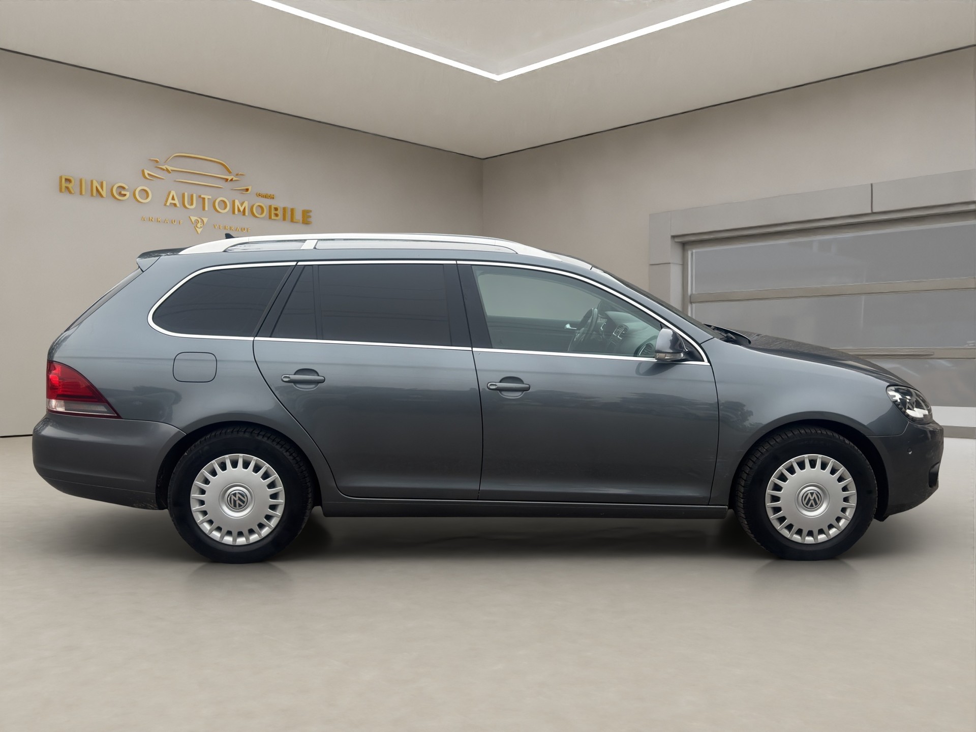 VW Golf Variant 1.6 TDI Trendline DSG-image-7