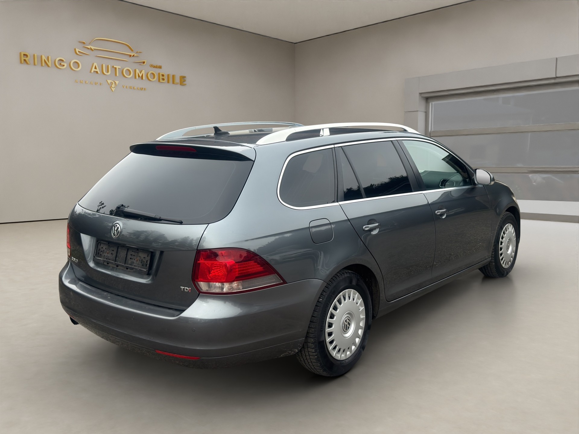 VW Golf Variant 1.6 TDI Trendline DSG-image-6