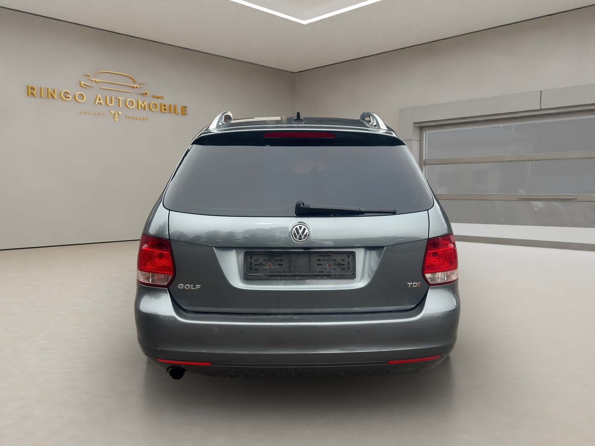 VW Golf Variant 1.6 TDI Trendline DSG-image-5