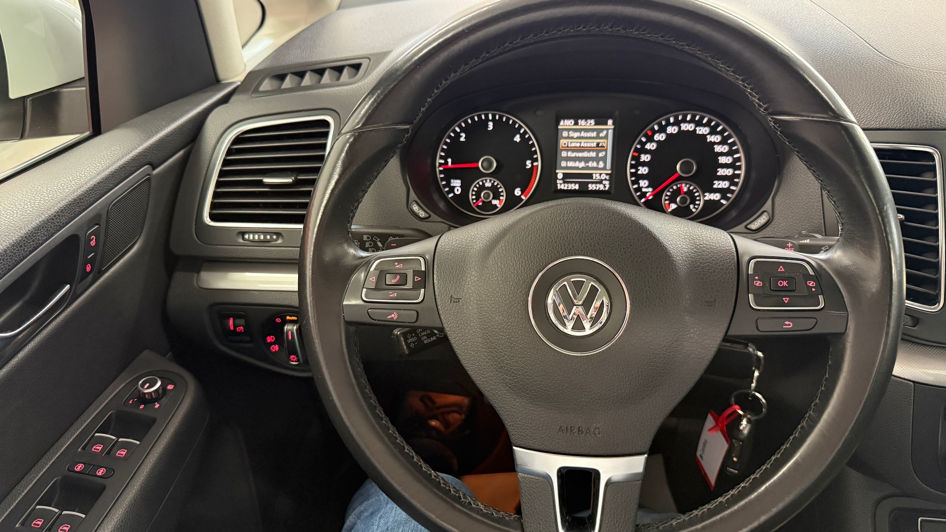 VW Sharan 2.0 TDI BlueMotion Technology Highline DSG, friach ab MFK & Service, 8fach Berädert, 7 Plätze, DAB, BT, Leder, Garantie-image-12