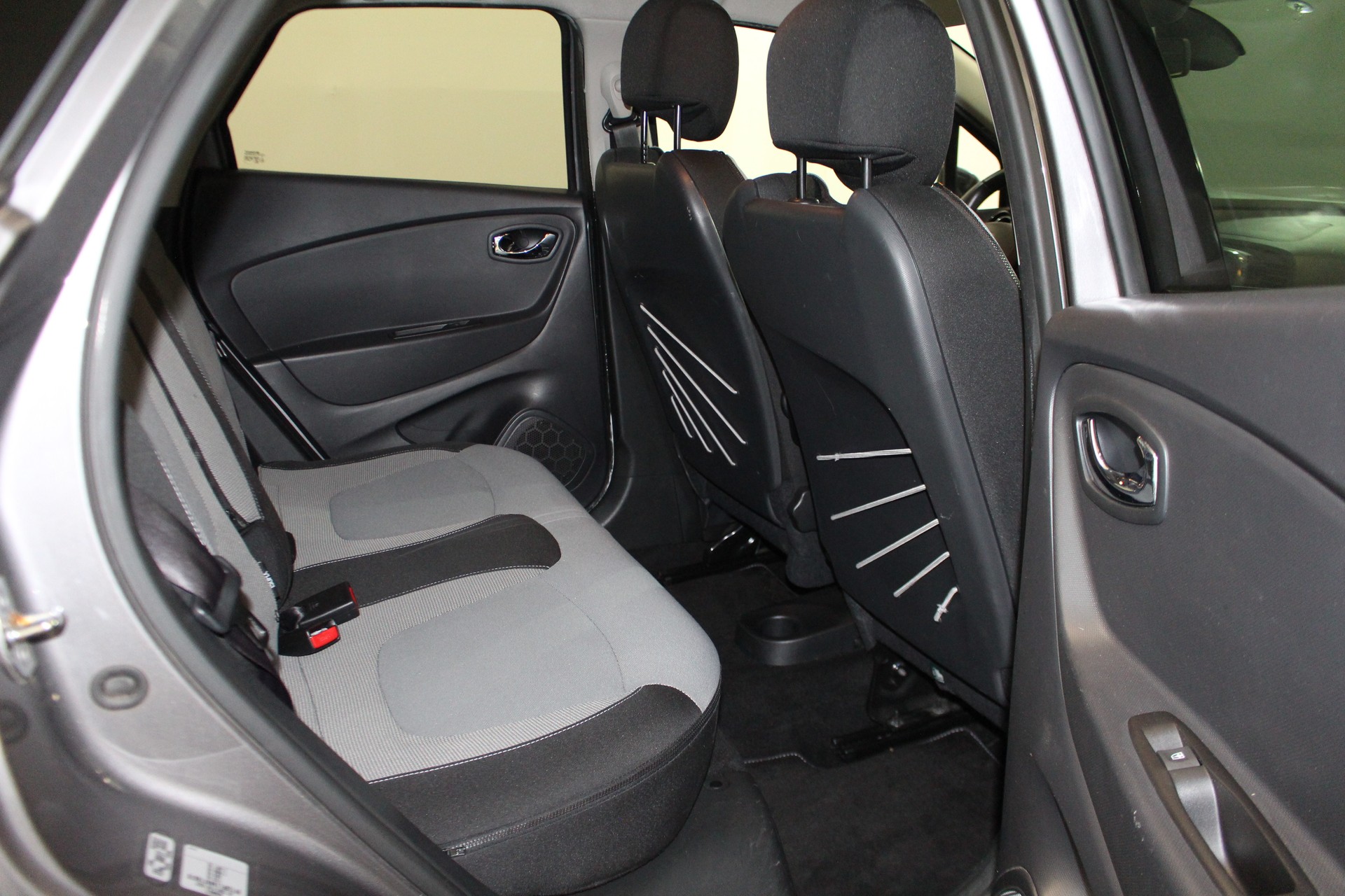 RENAULT Captur 1.5 dCi Privilege S/S-image-9