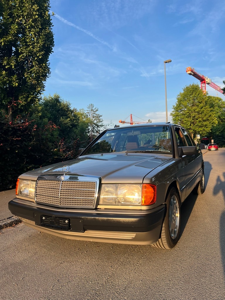 MERCEDES-BENZ 190 E 2.6-image-1