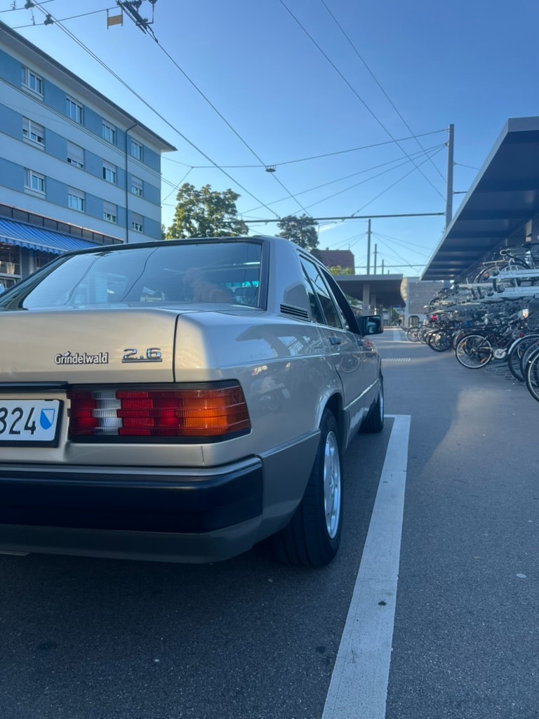 MERCEDES-BENZ 190 E 2.6-image-16