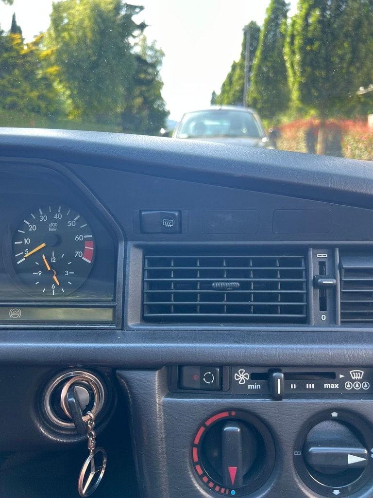 MERCEDES-BENZ 190 E 2.6-image-9