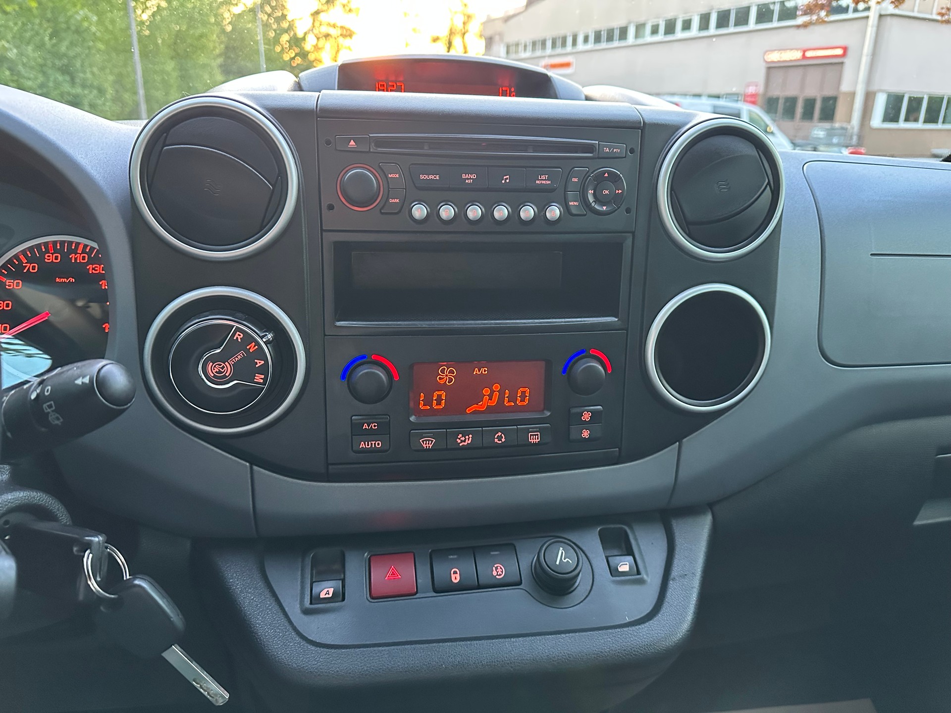 CITROEN Berlingo 1.6 e-HDi Multispace BMP6-image-12