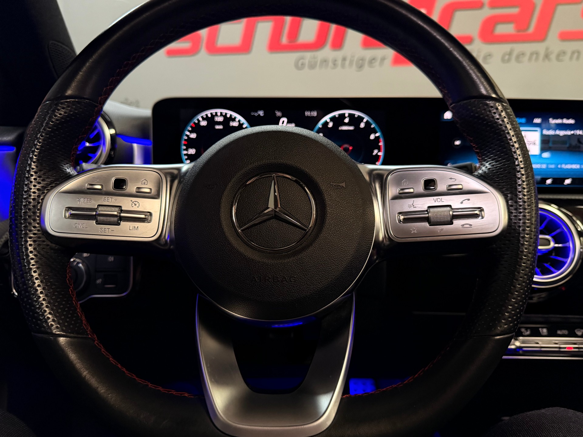 MERCEDES-BENZ A 220 AMG Line 7G-DCT 4Matic-image-19