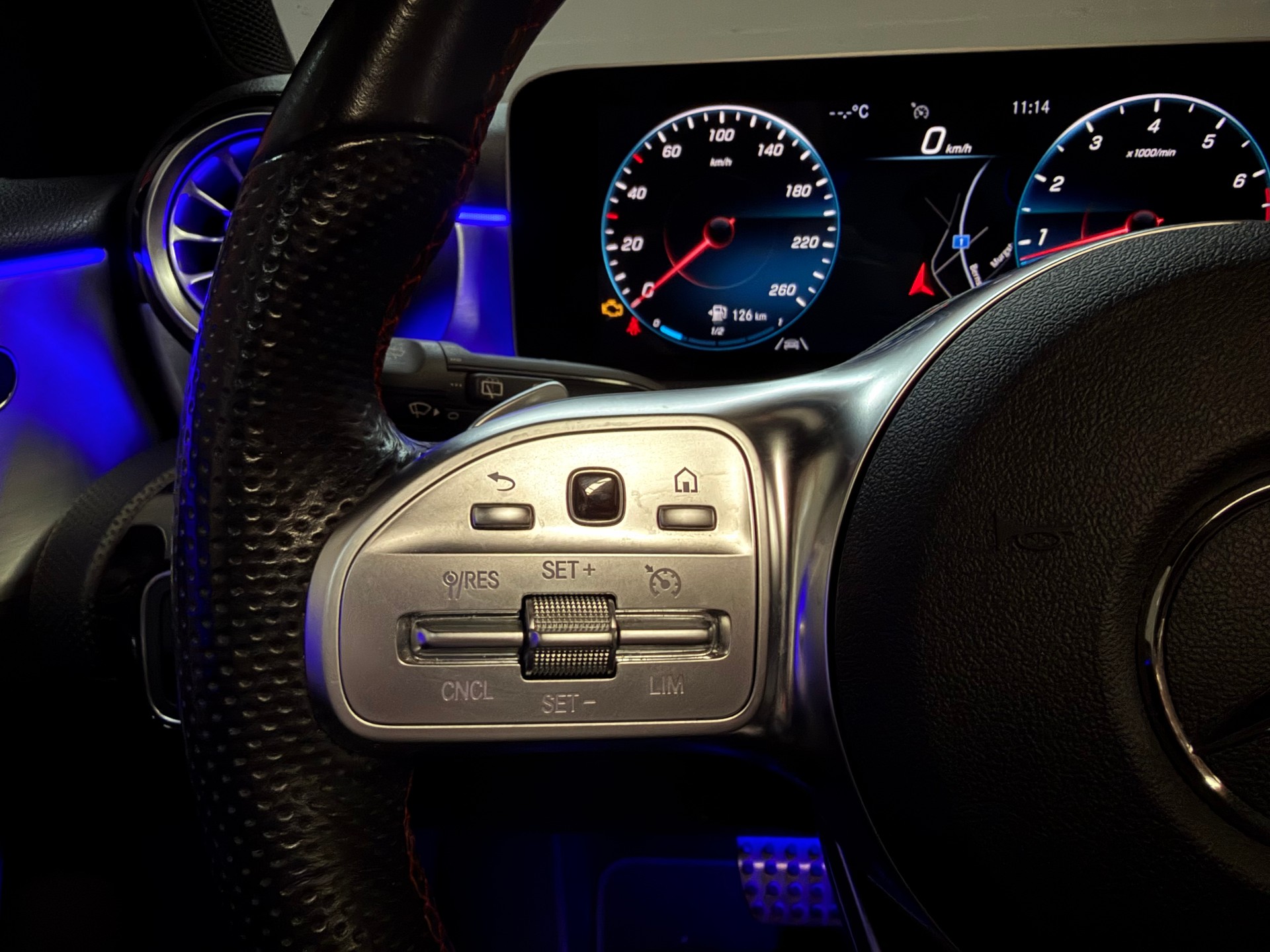 MERCEDES-BENZ A 220 AMG Line 7G-DCT 4Matic-image-27