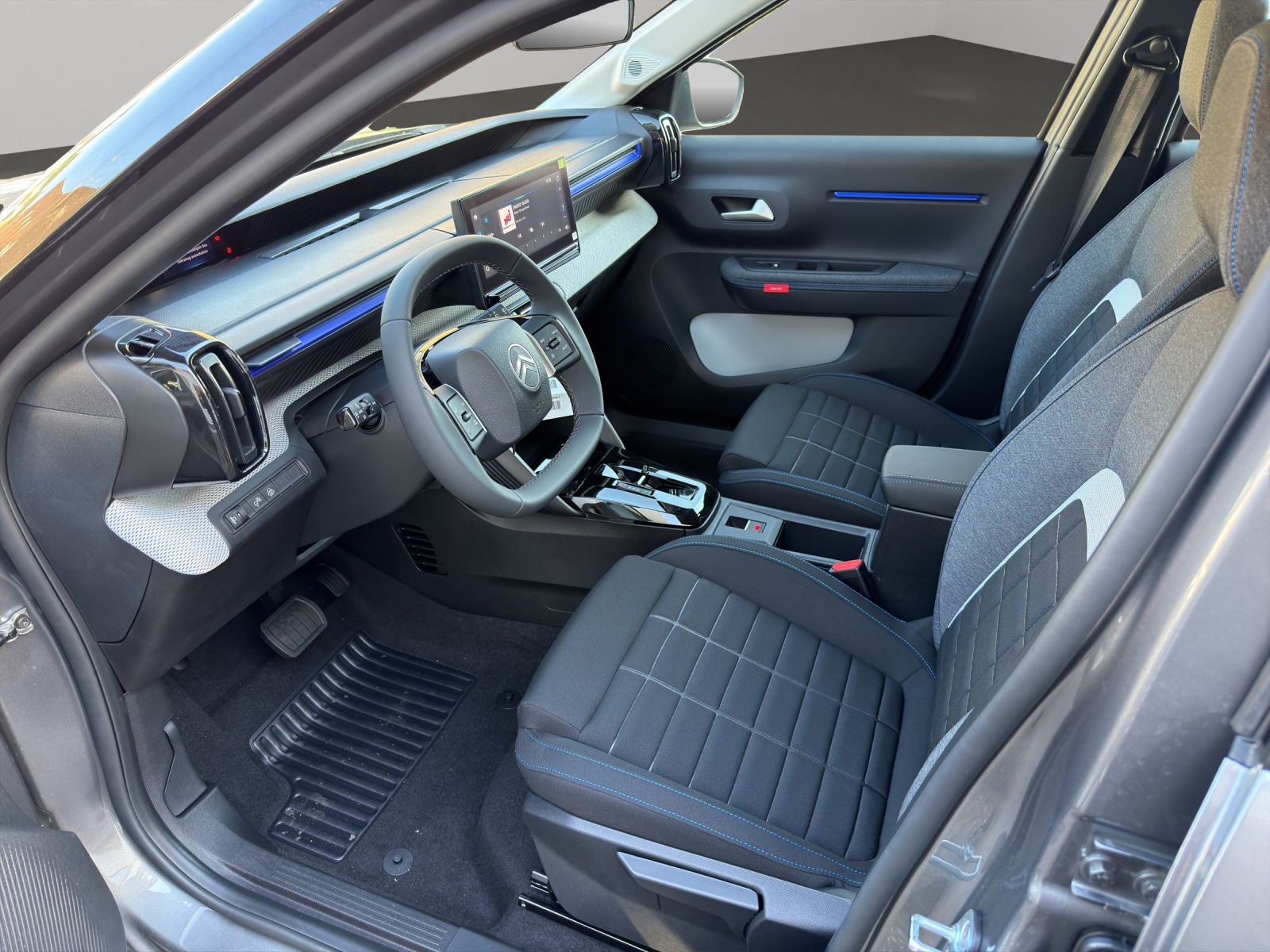 CITROEN C3 1.2 Hybrid Plus-showroom-element-3