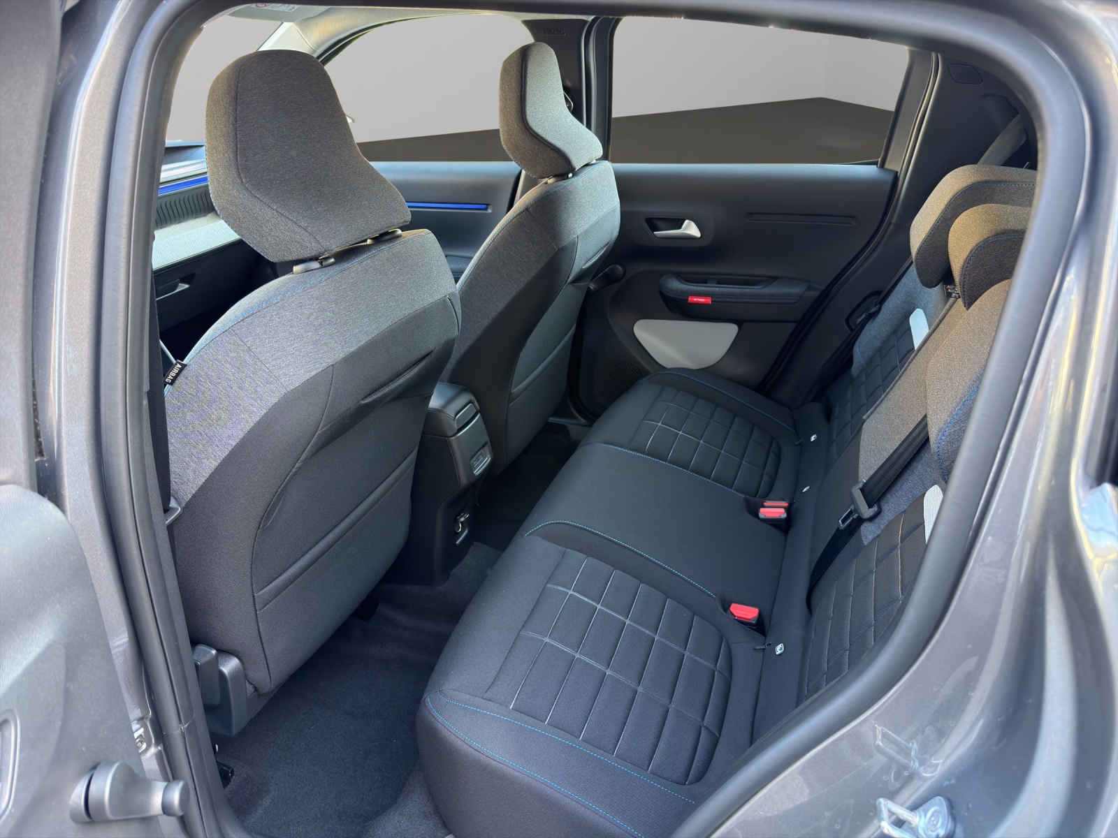 CITROEN C3 1.2 Hybrid Plus-image-4