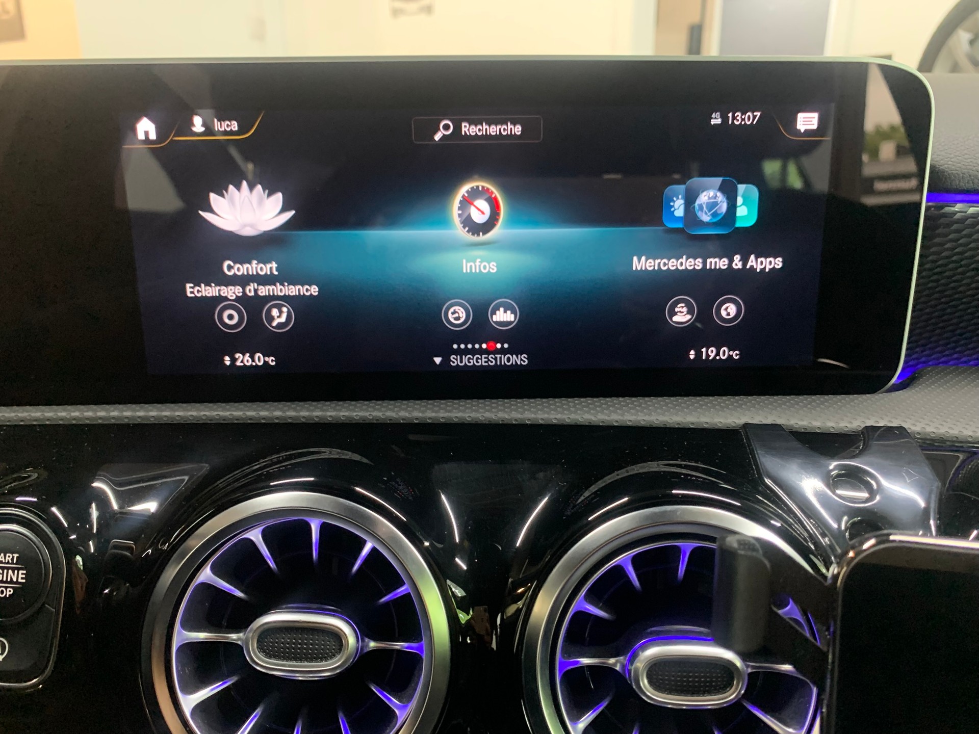 MERCEDES-BENZ A 200 Progressive 7G-DCT-image-27