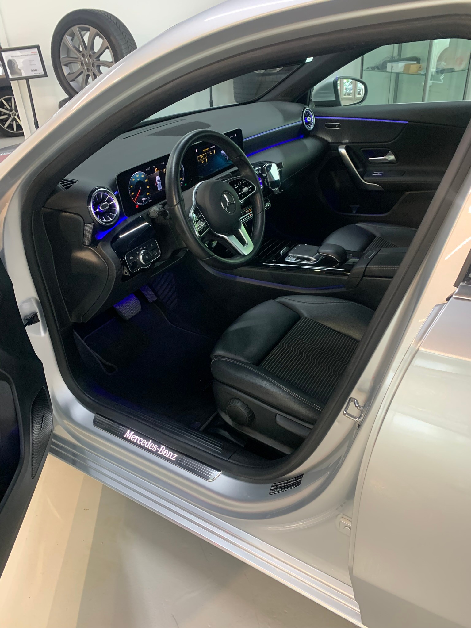 MERCEDES-BENZ A 200 Progressive 7G-DCT-image-15