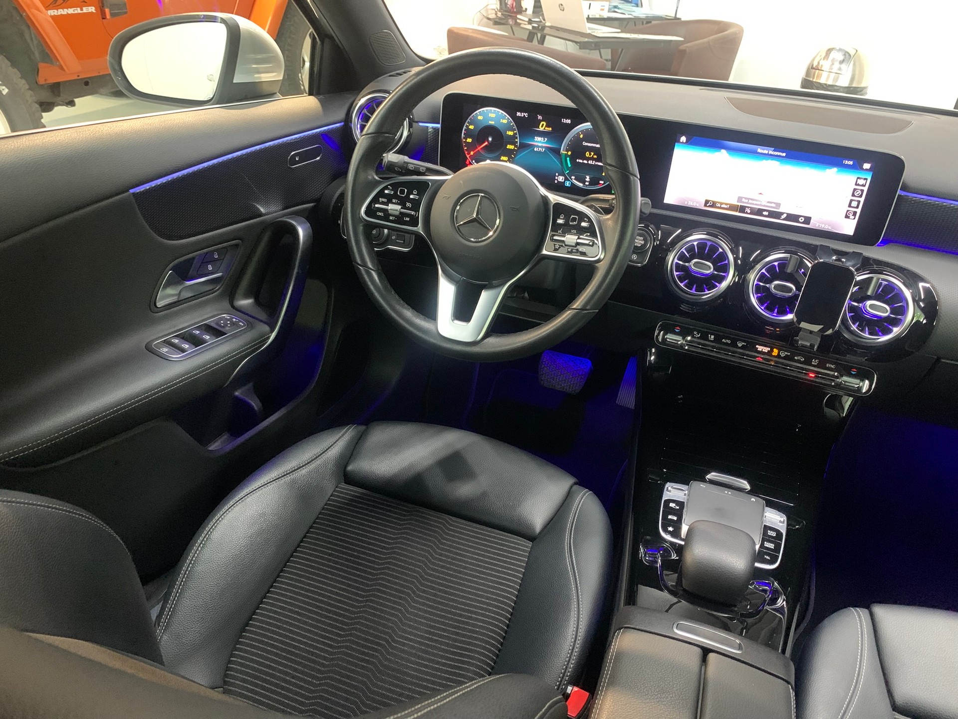 MERCEDES-BENZ A 200 Progressive 7G-DCT-image-21