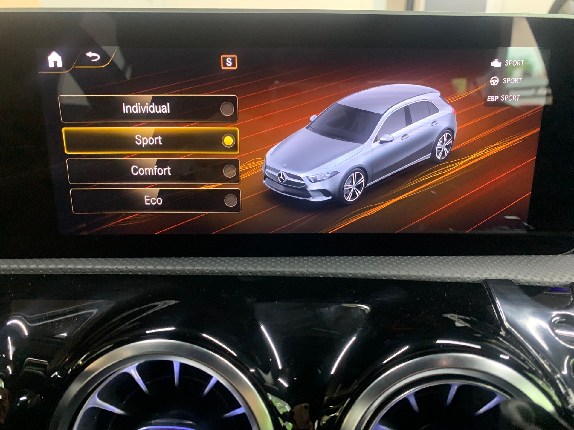 MERCEDES-BENZ A 200 Progressive 7G-DCT-image-28